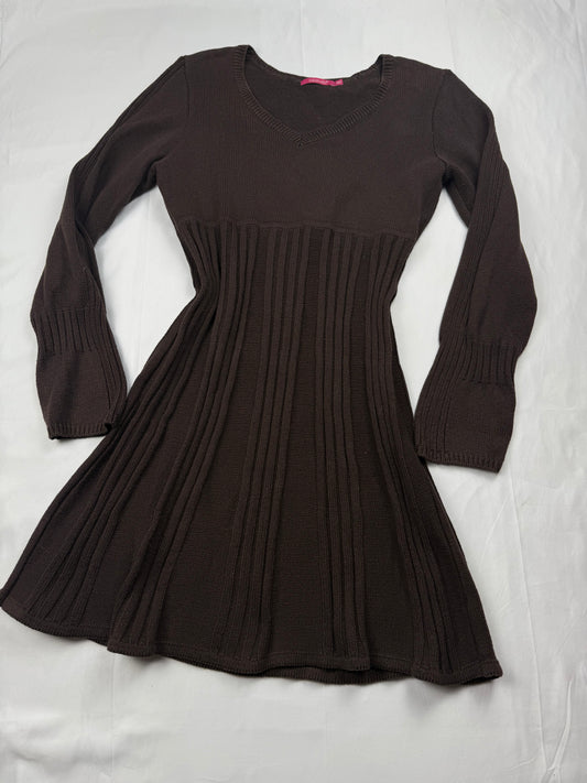 Brown knitted flared long sleeves jumper dress (M)