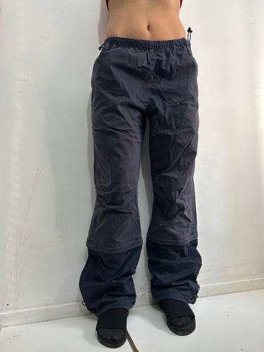 Navy blue low waisted 90s vintage parachute baggy 2 in 1 jorts sweatpants (M)