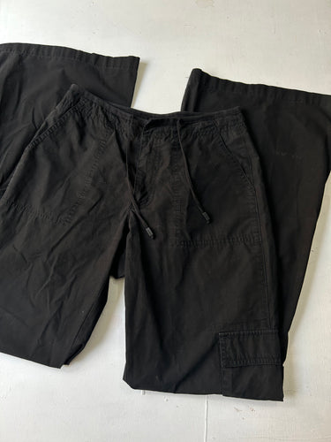Black mid waisted 90s vintage flare baggy cargo pants (XS/S)