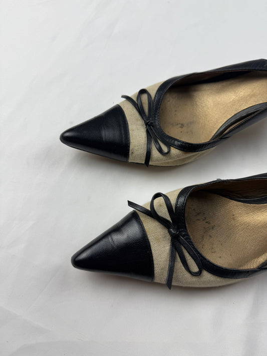 Beige real leather pointed toes kitten heels (37.5)