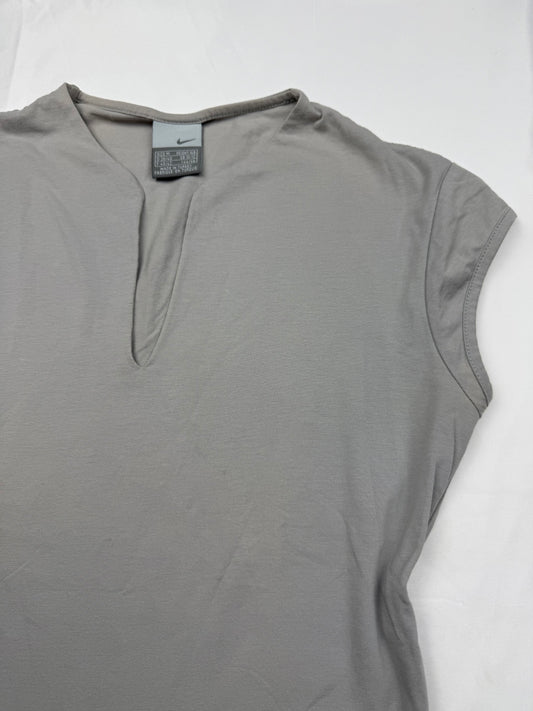 Grey swoosh logo tight fit tee (S/M)