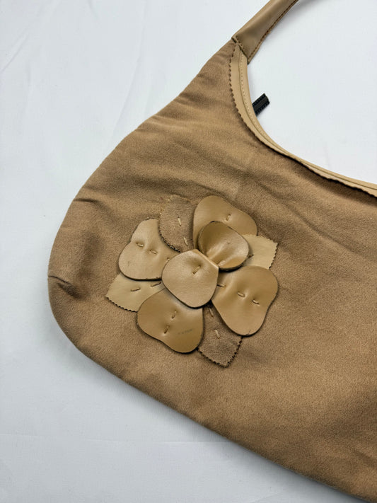 Beige flower appliqué shoulder bag (29x18cm)