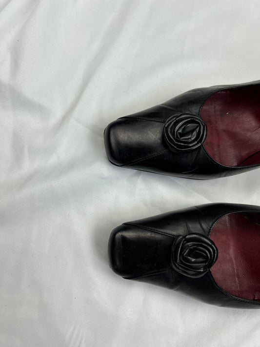 Black 100% leather flower appliquée heels (36)