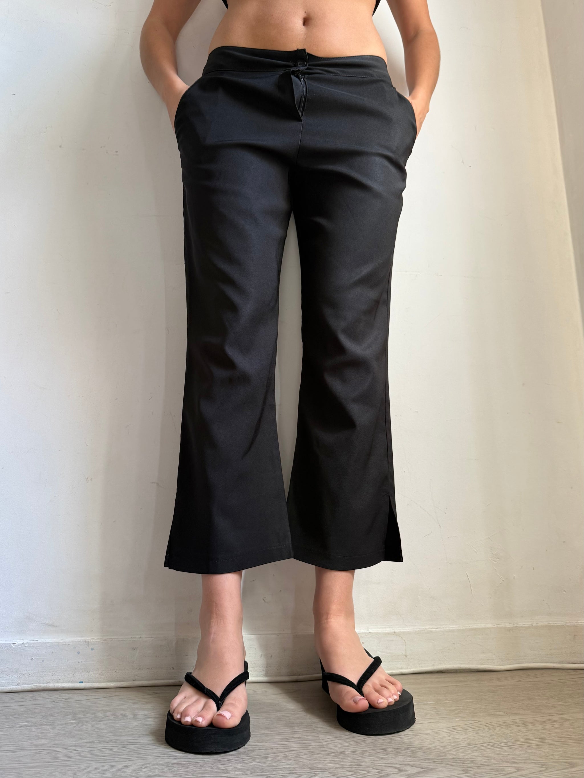 Black office low rise capri pants (M/L)