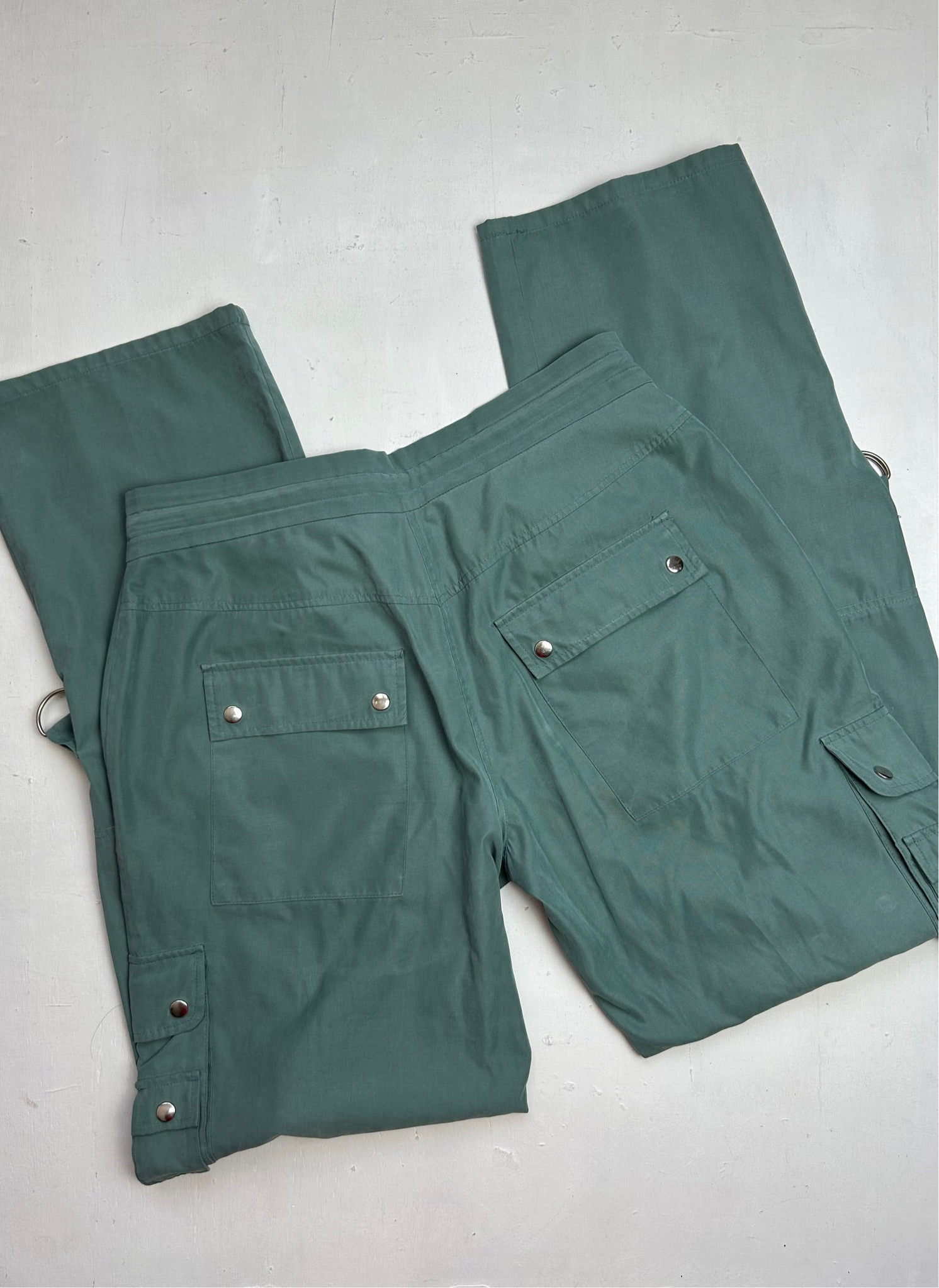 Light green cargo low rise baggy pants (M)