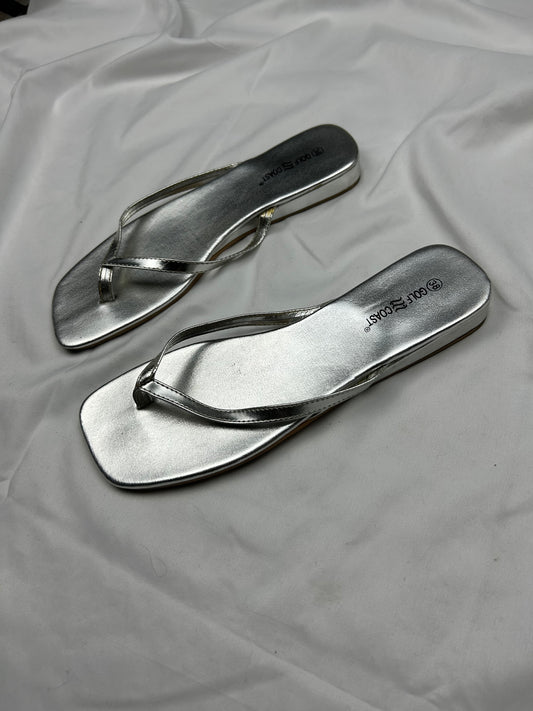 Silver thong flip flops (38)