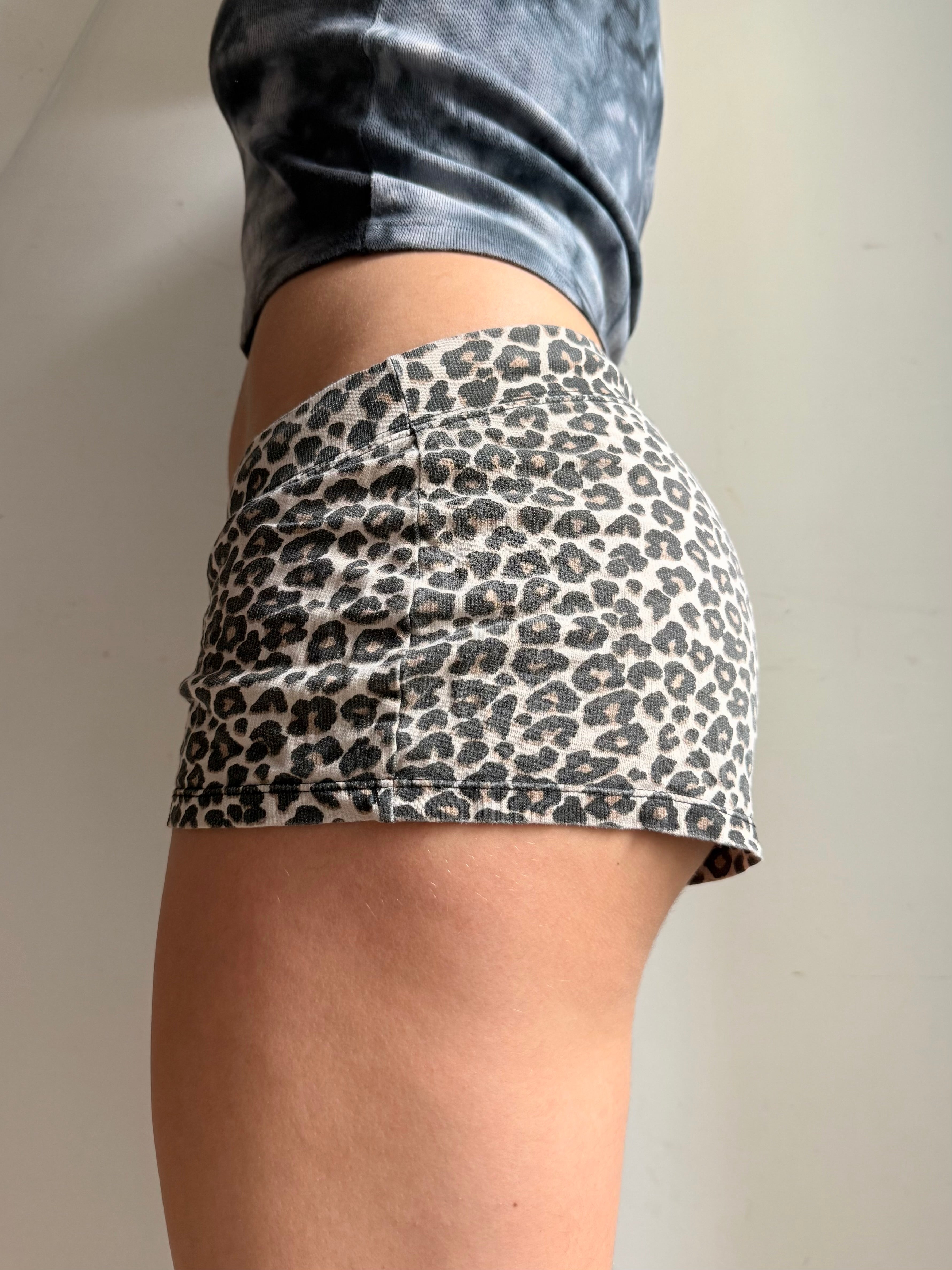 Beige animal print cotton mini short (M)