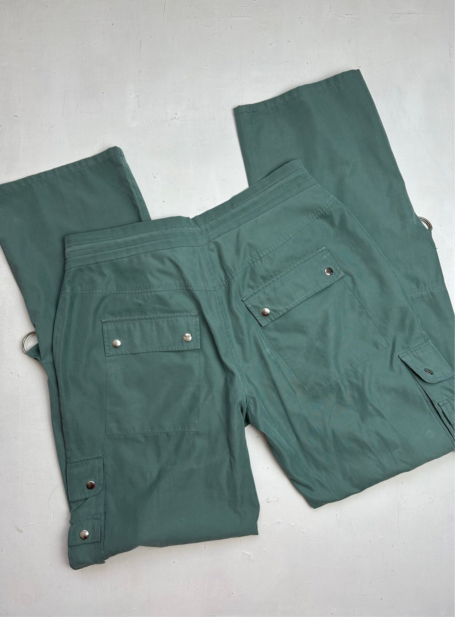 Light green cargo low rise baggy pants (M)