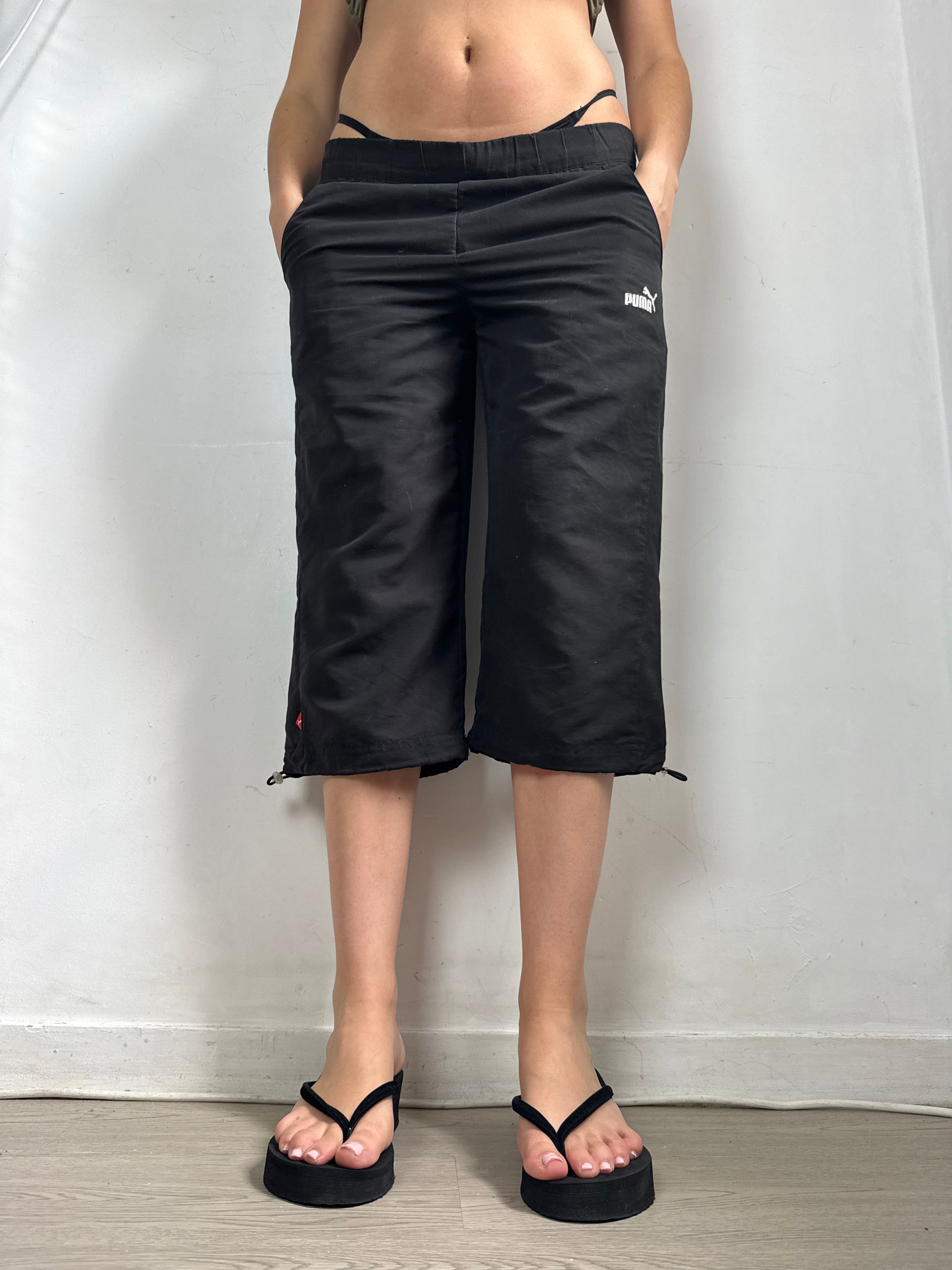 Black low rise activewear capri pants (M/L)