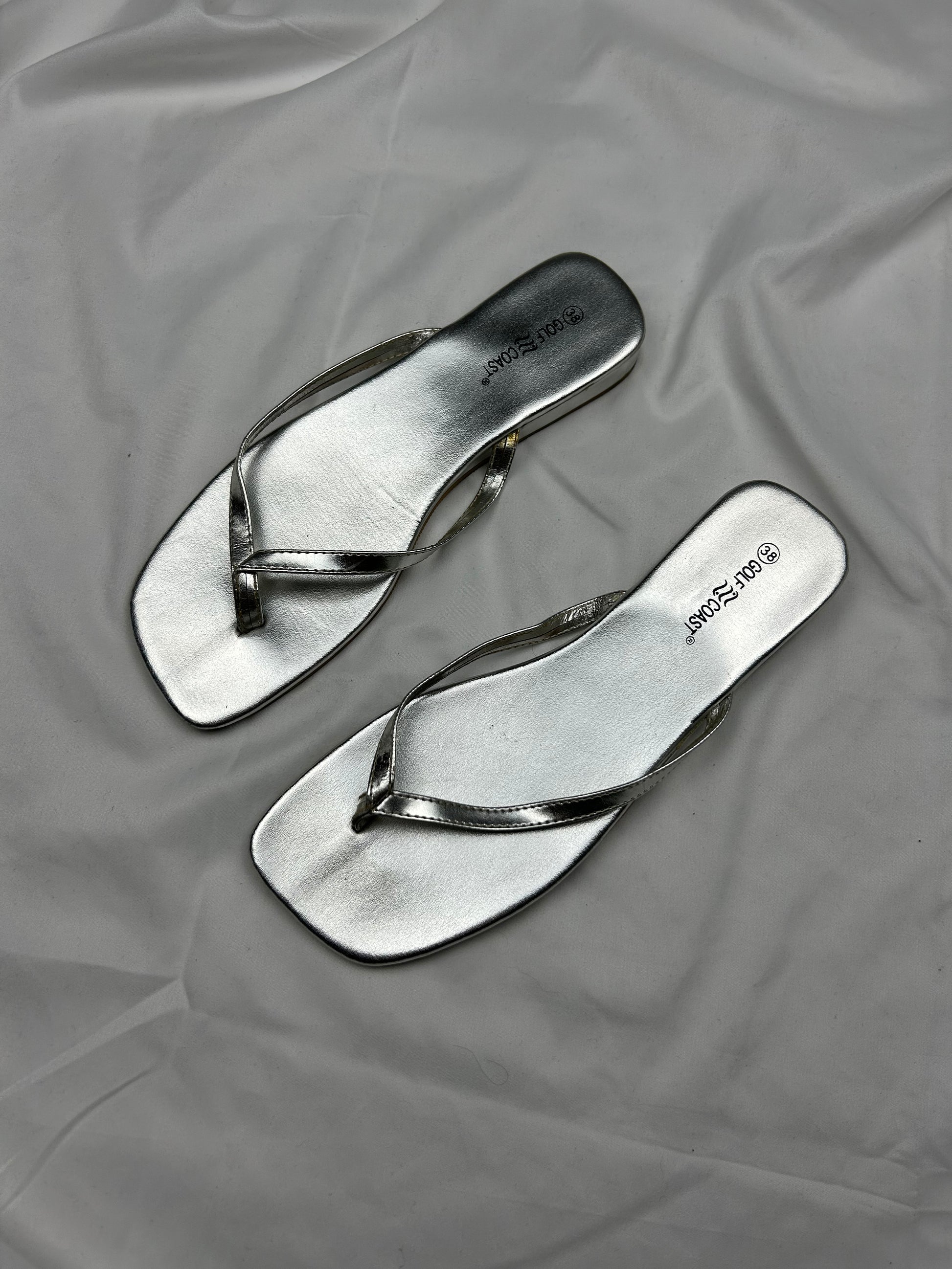Silver thong flip flops (38)
