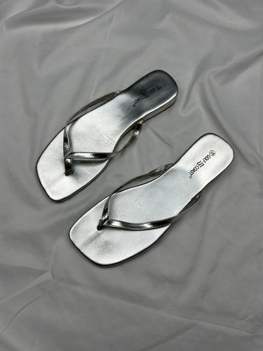 Silver thong flip flops (38)