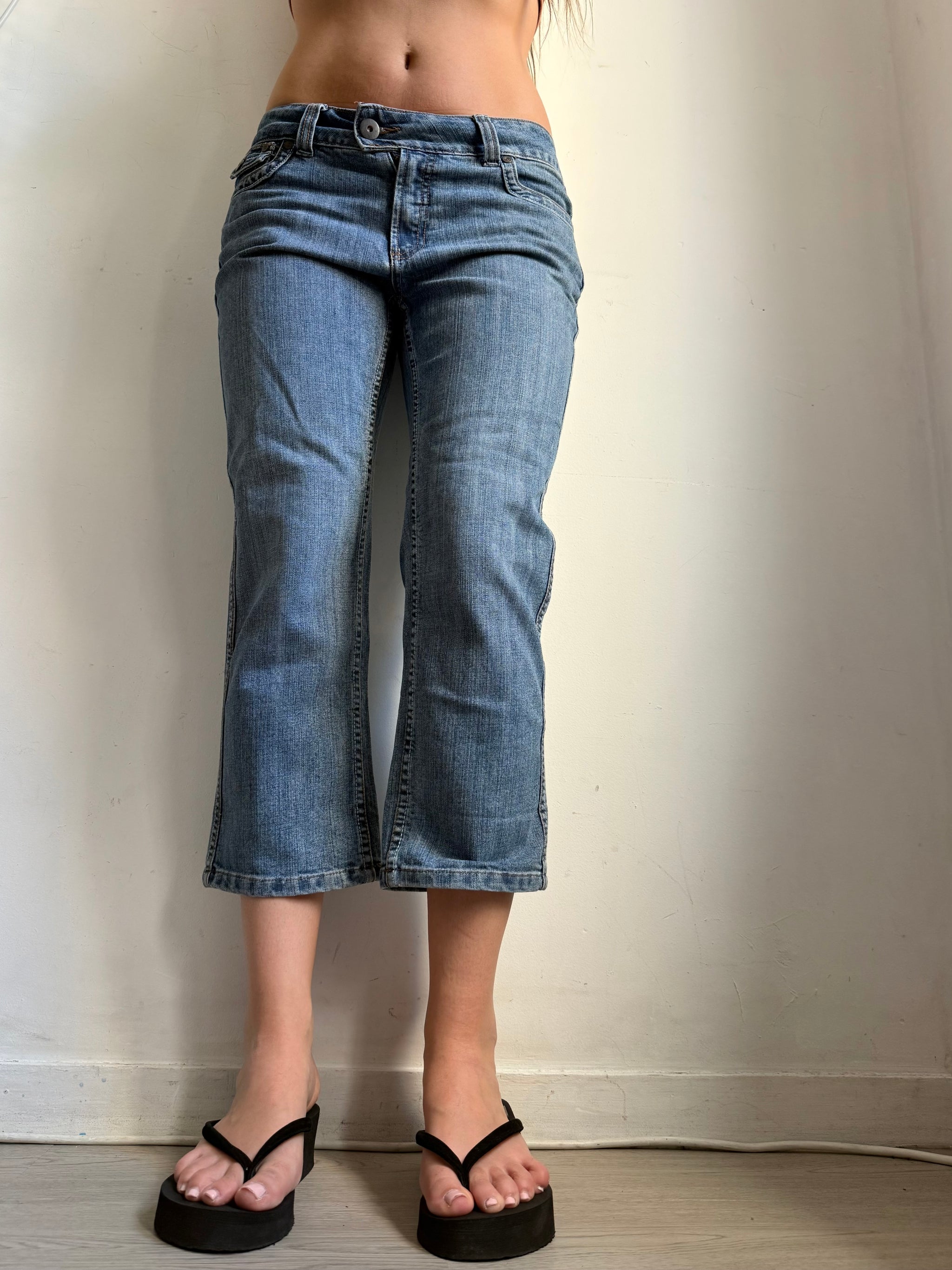 Blue denim low rise capri pants (L)