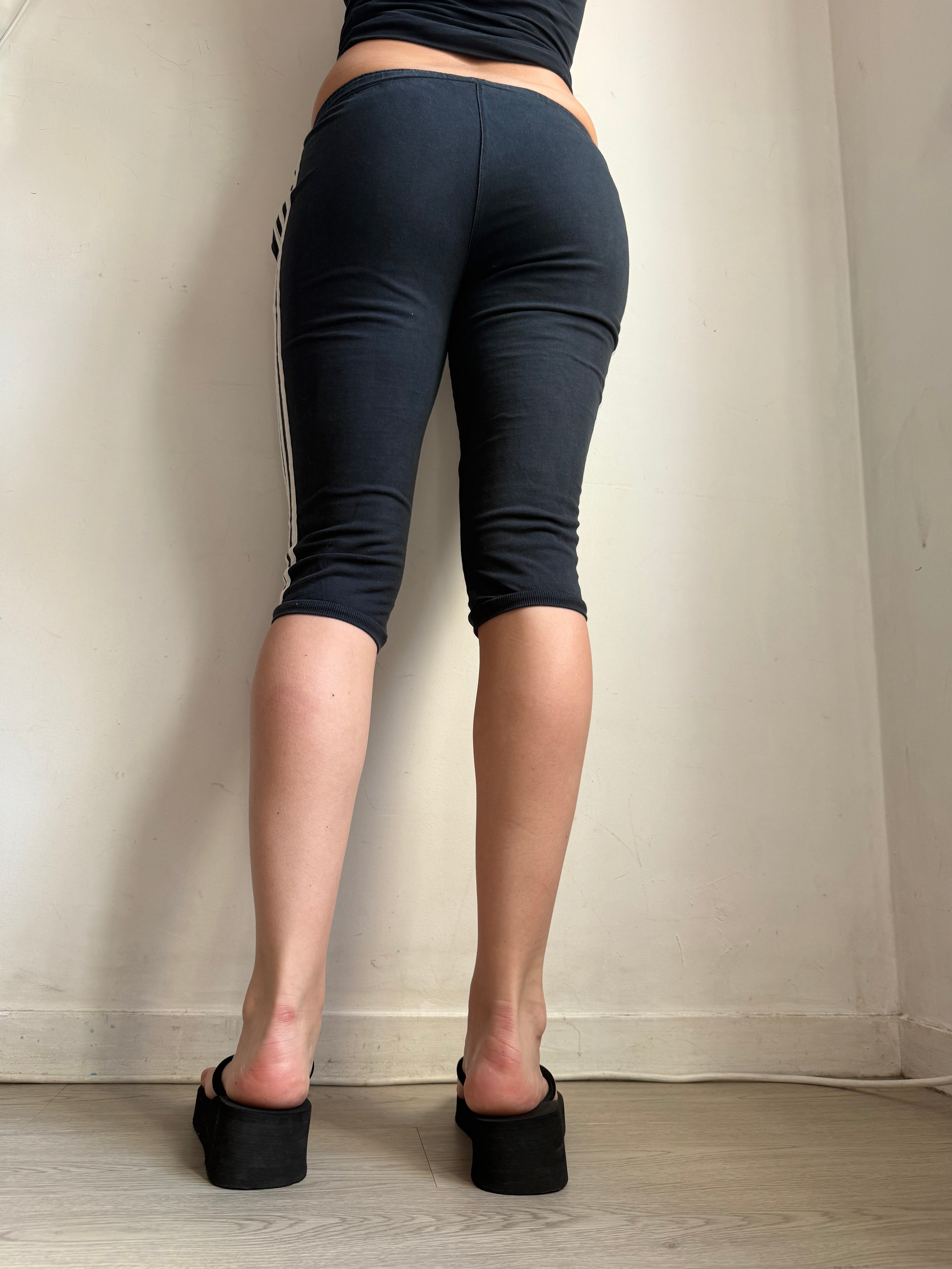Black activewear capri pants (XS)