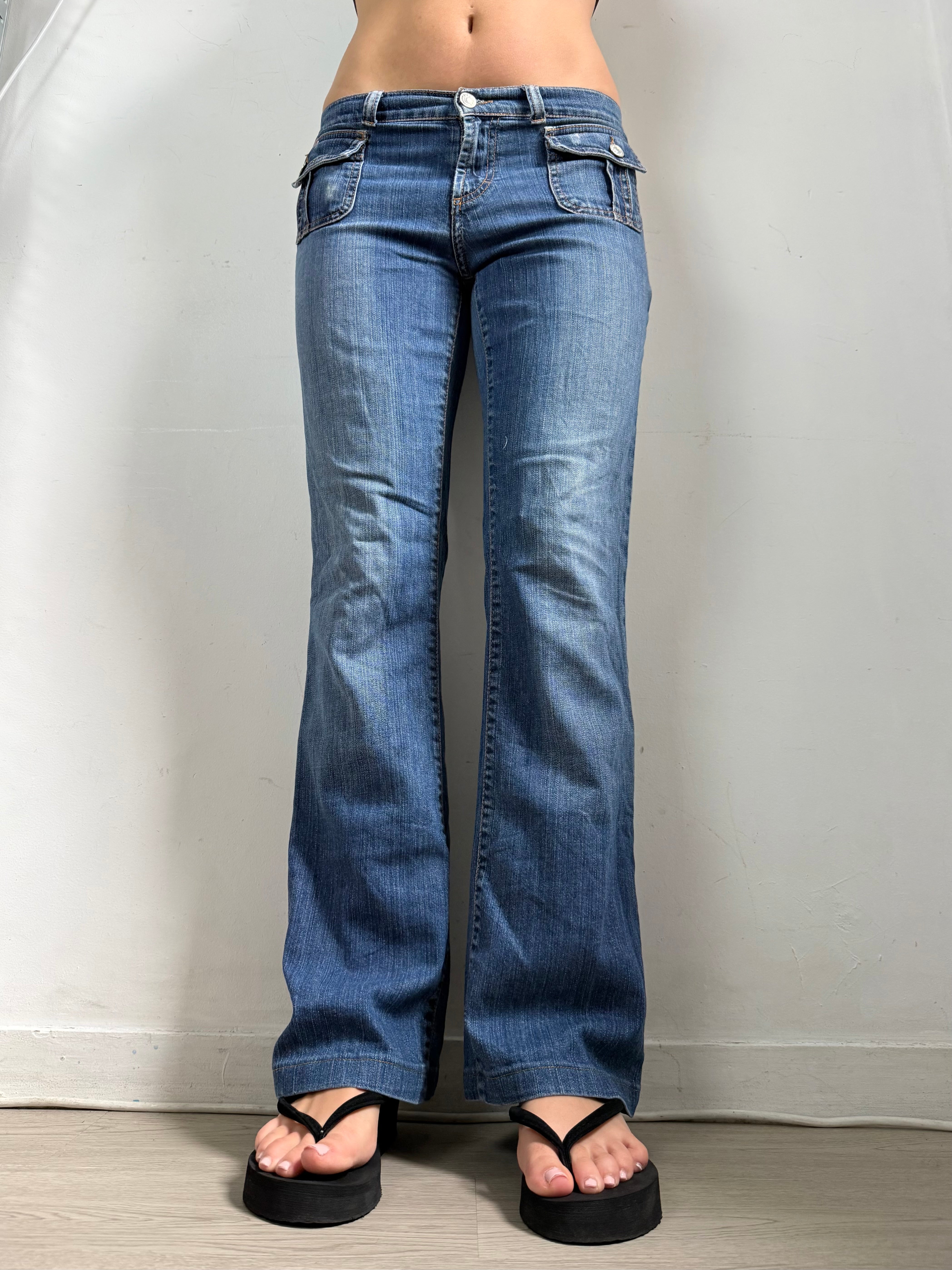 Blue low rise denim flare pants (M)