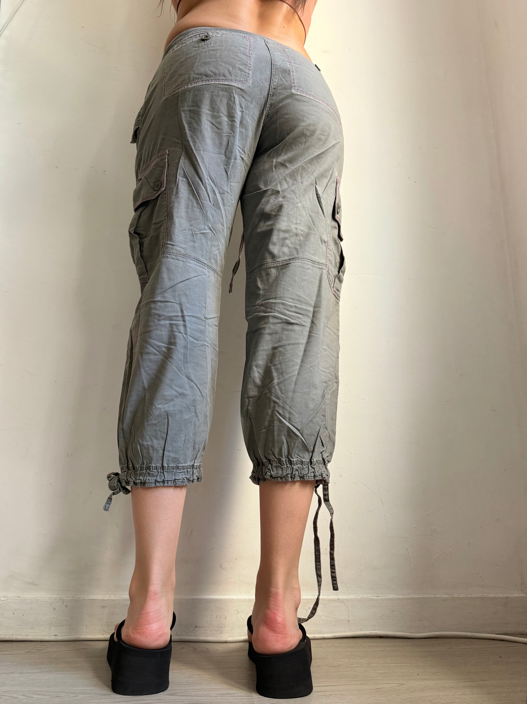 Khaki utility low rise capri pants (S/M)