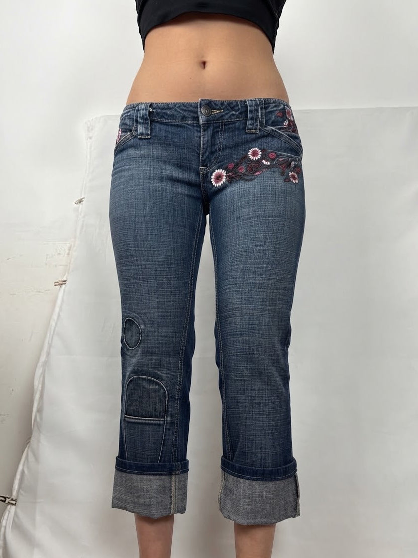 Navy blue embroidered floral low rise capri pants (S)