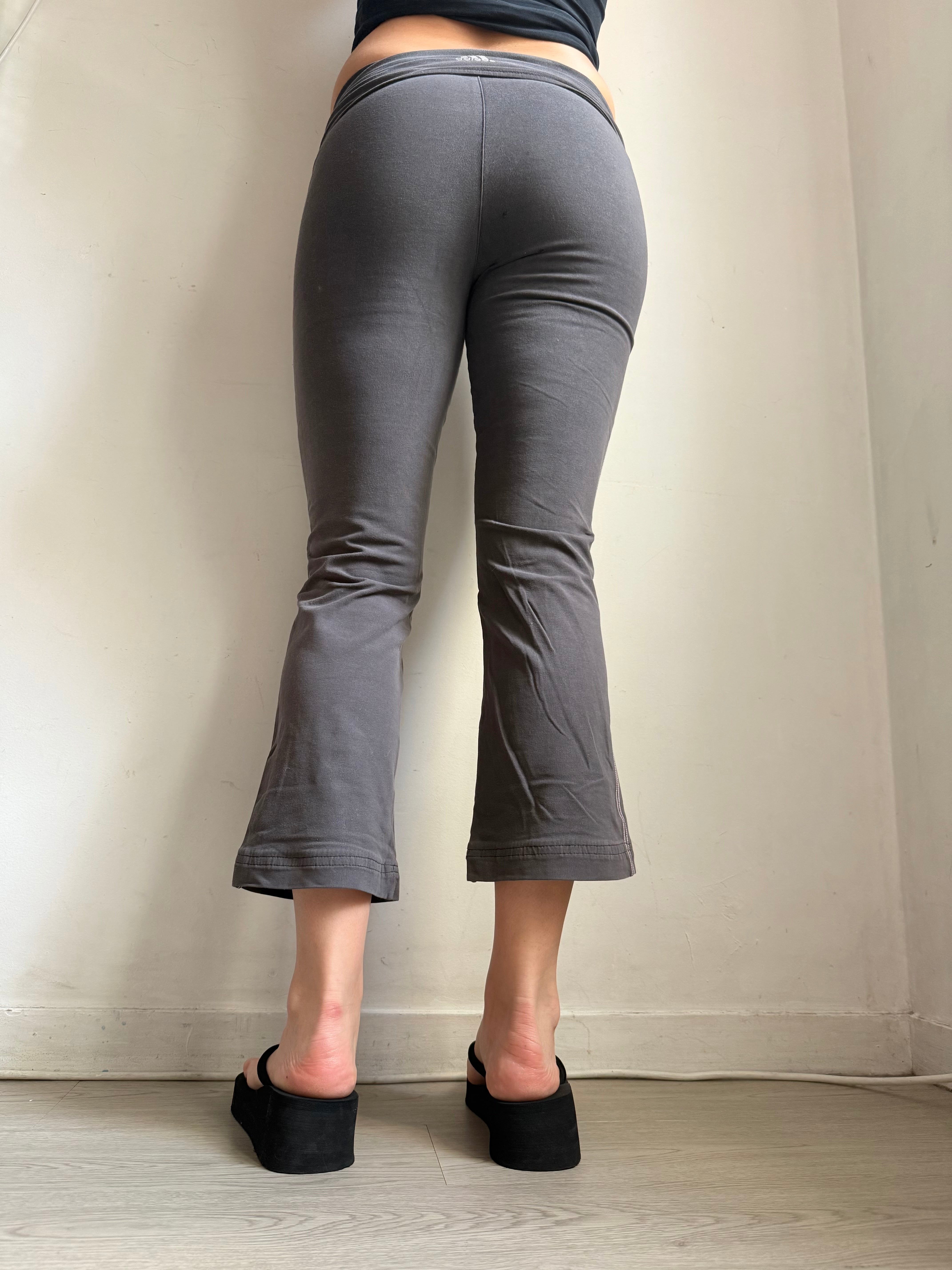 Grey cotton activewear capri pants (XS)
