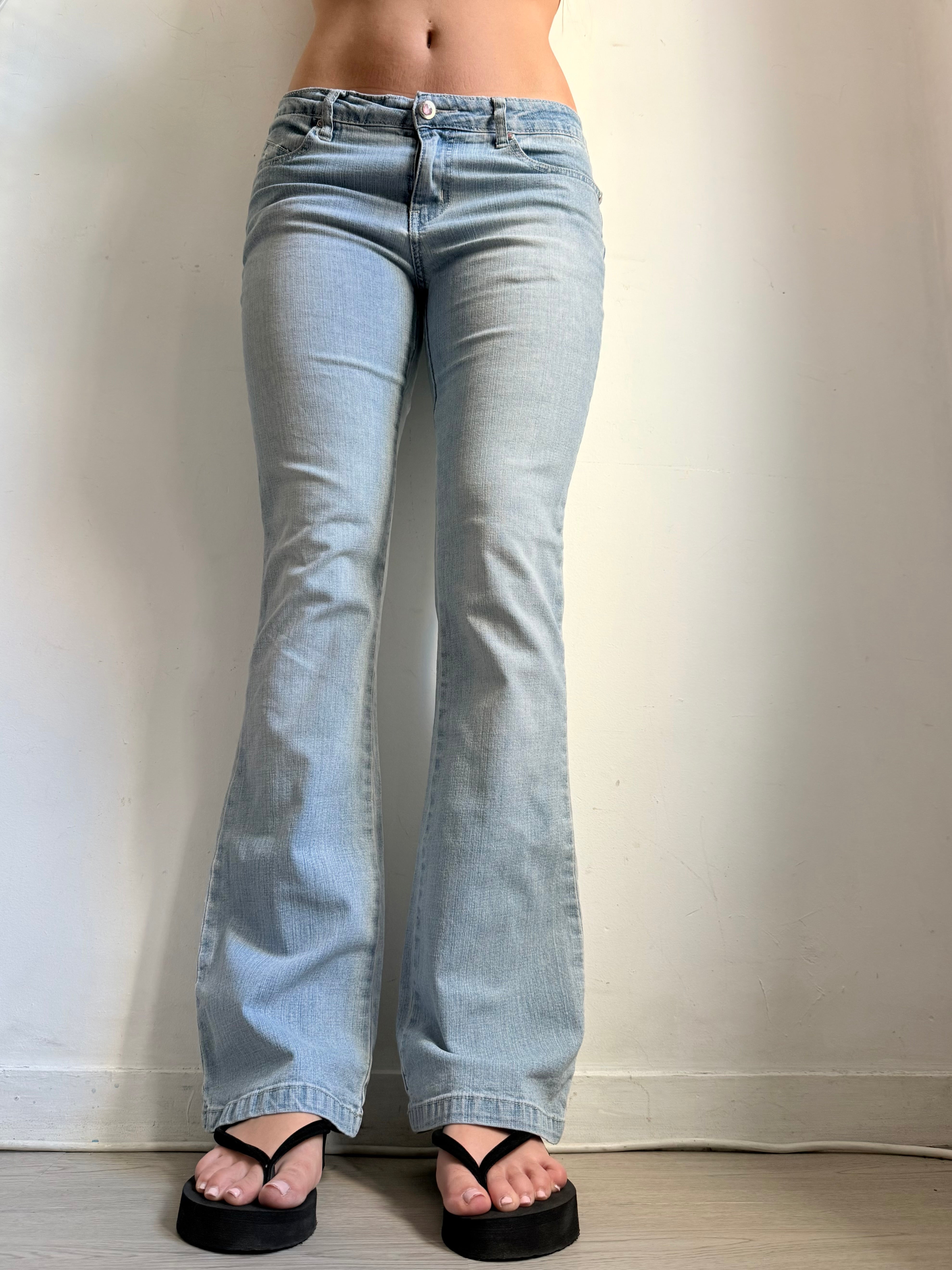Blue denim low rise flare pants (M)