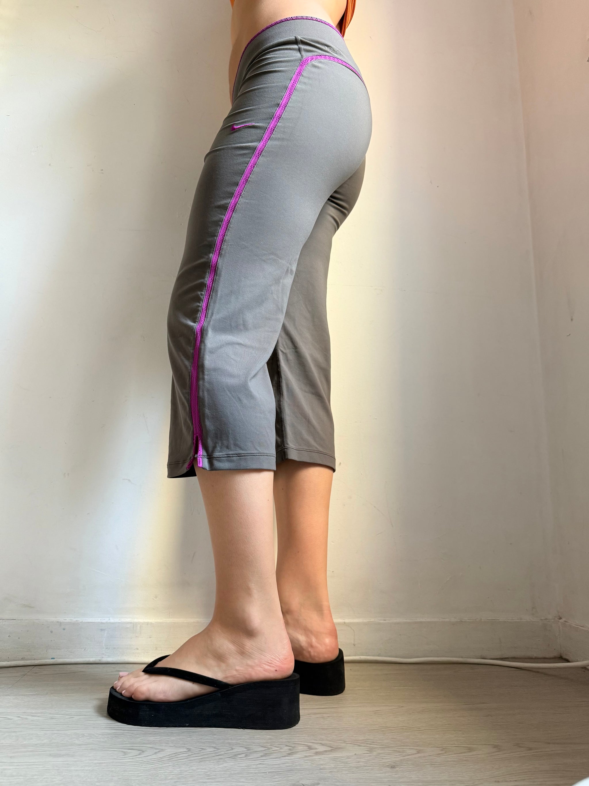Grey activewear capri pants (M)