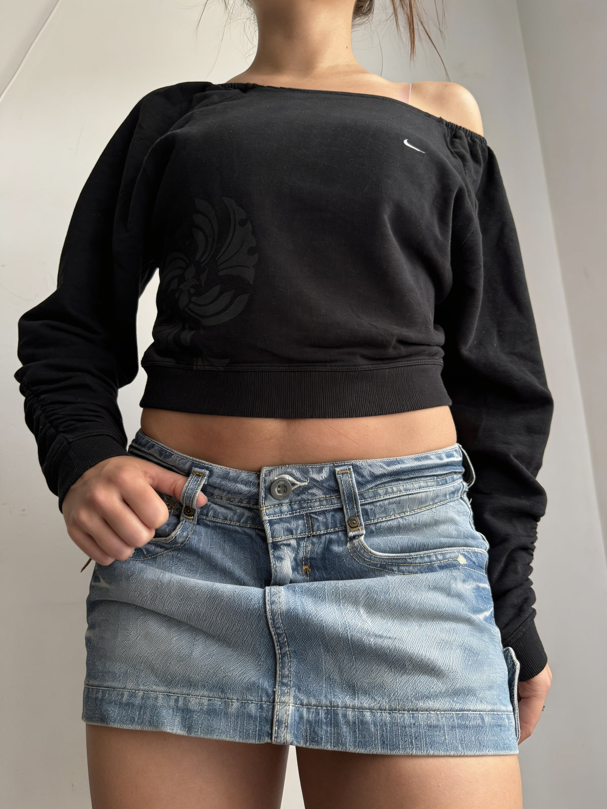 Black activewear sweatshirt (M)