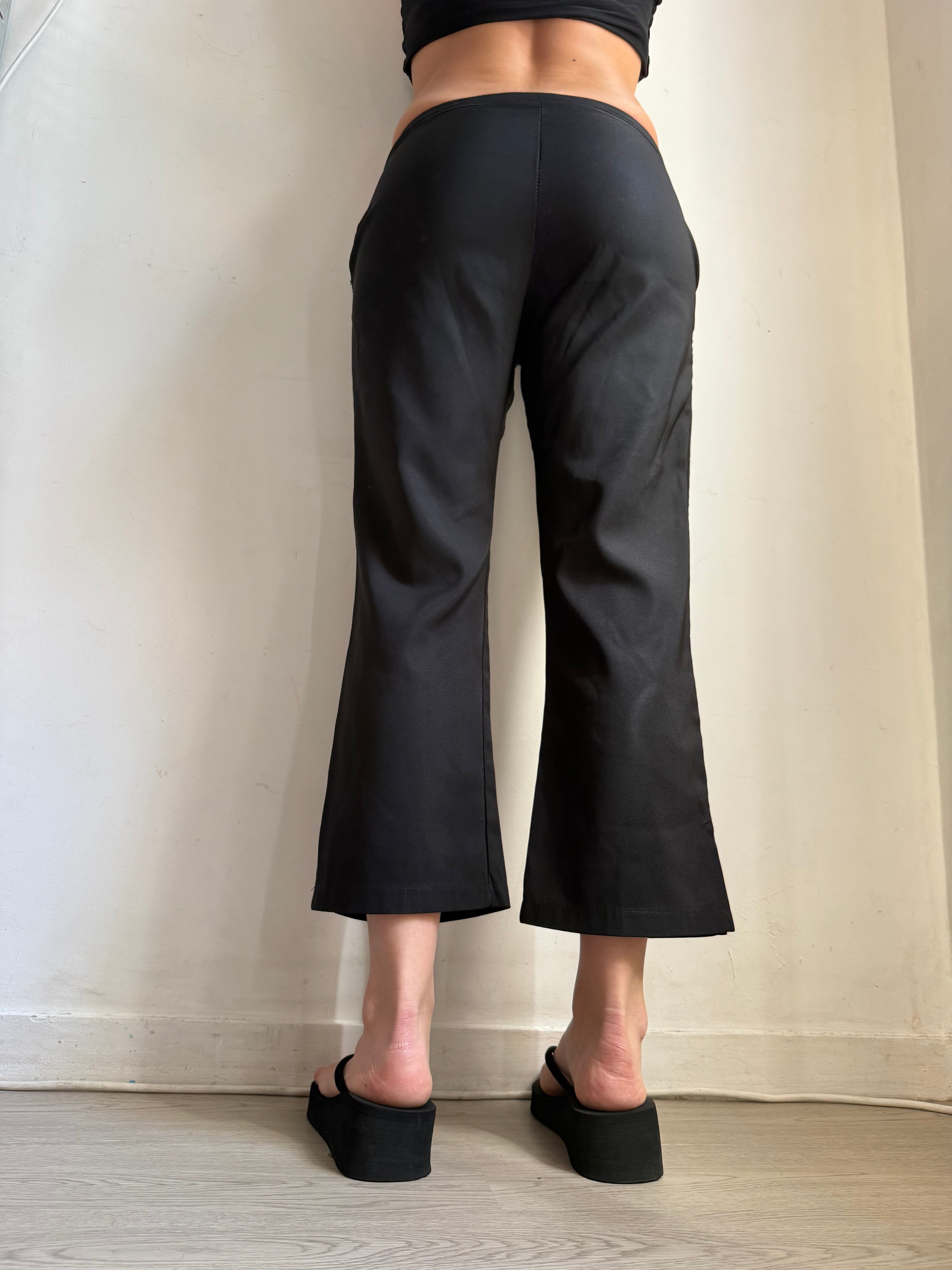 Black office low rise capri pants (M/L)