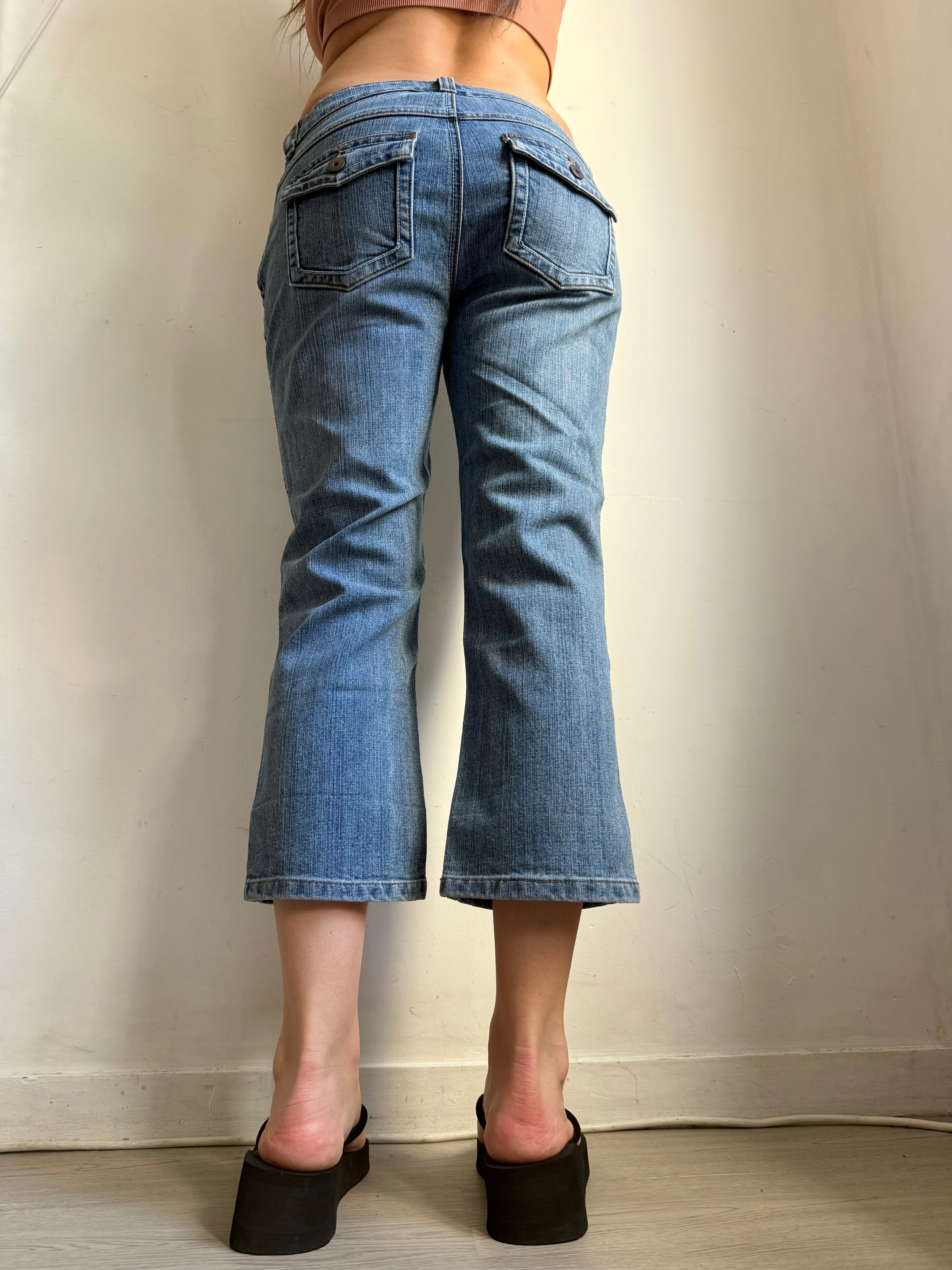 Blue denim low rise capri pants (L)