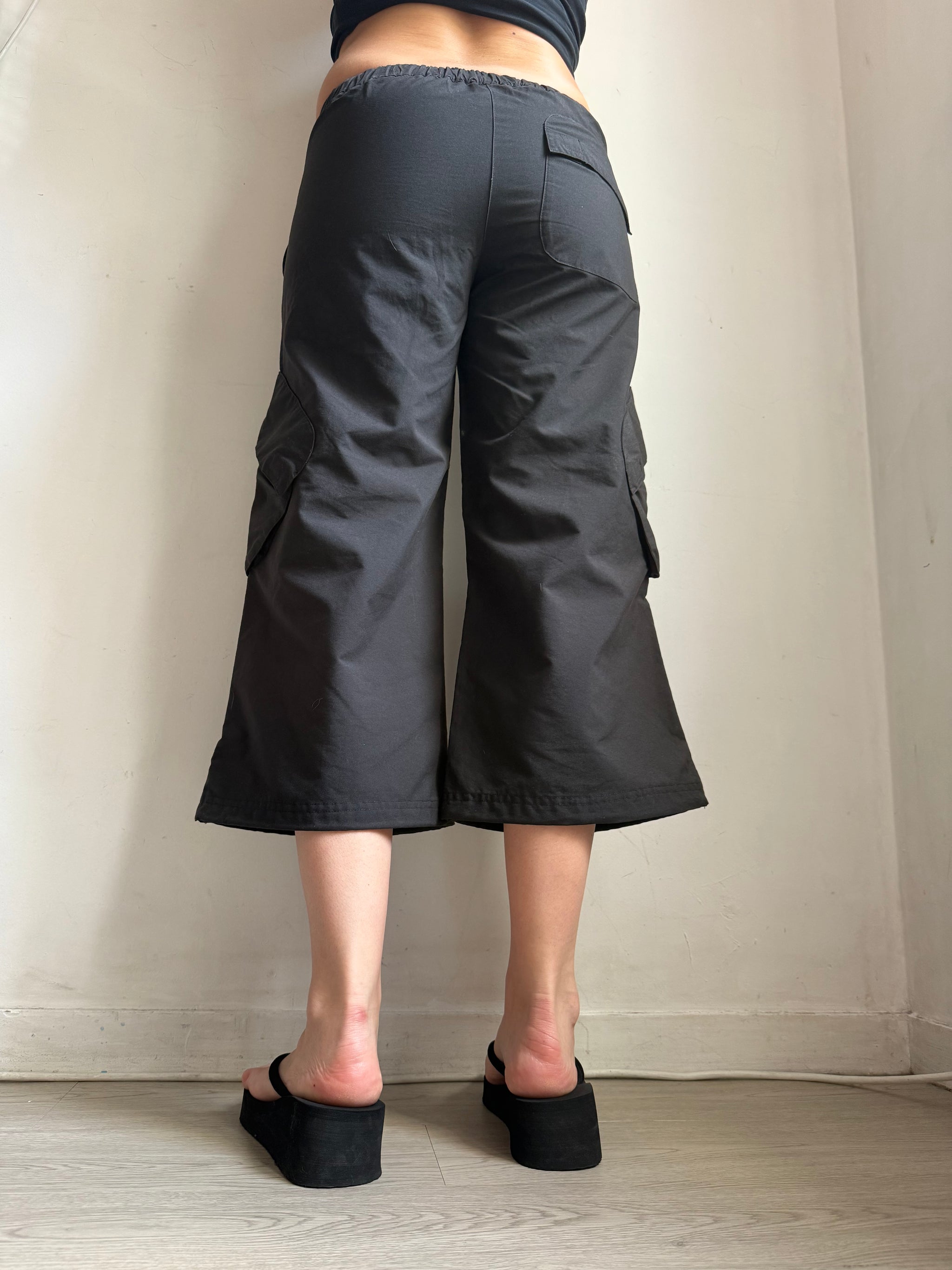 Black baggy capri pants (S)