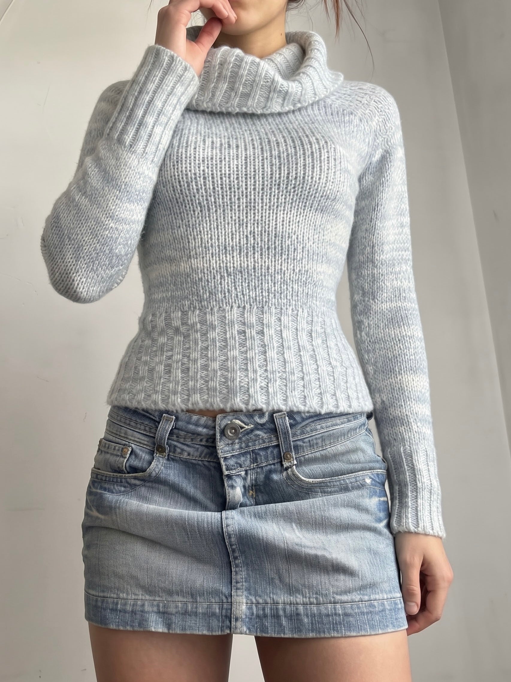 Baby blue turtleneck jumper (S)