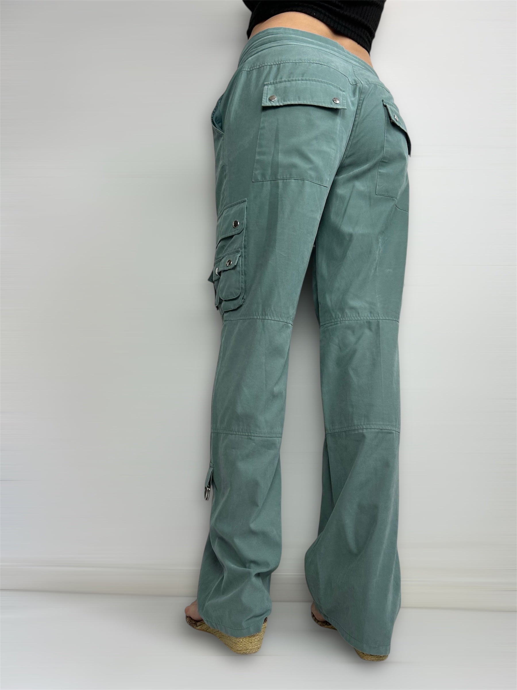 Light green cargo low rise baggy pants (M)