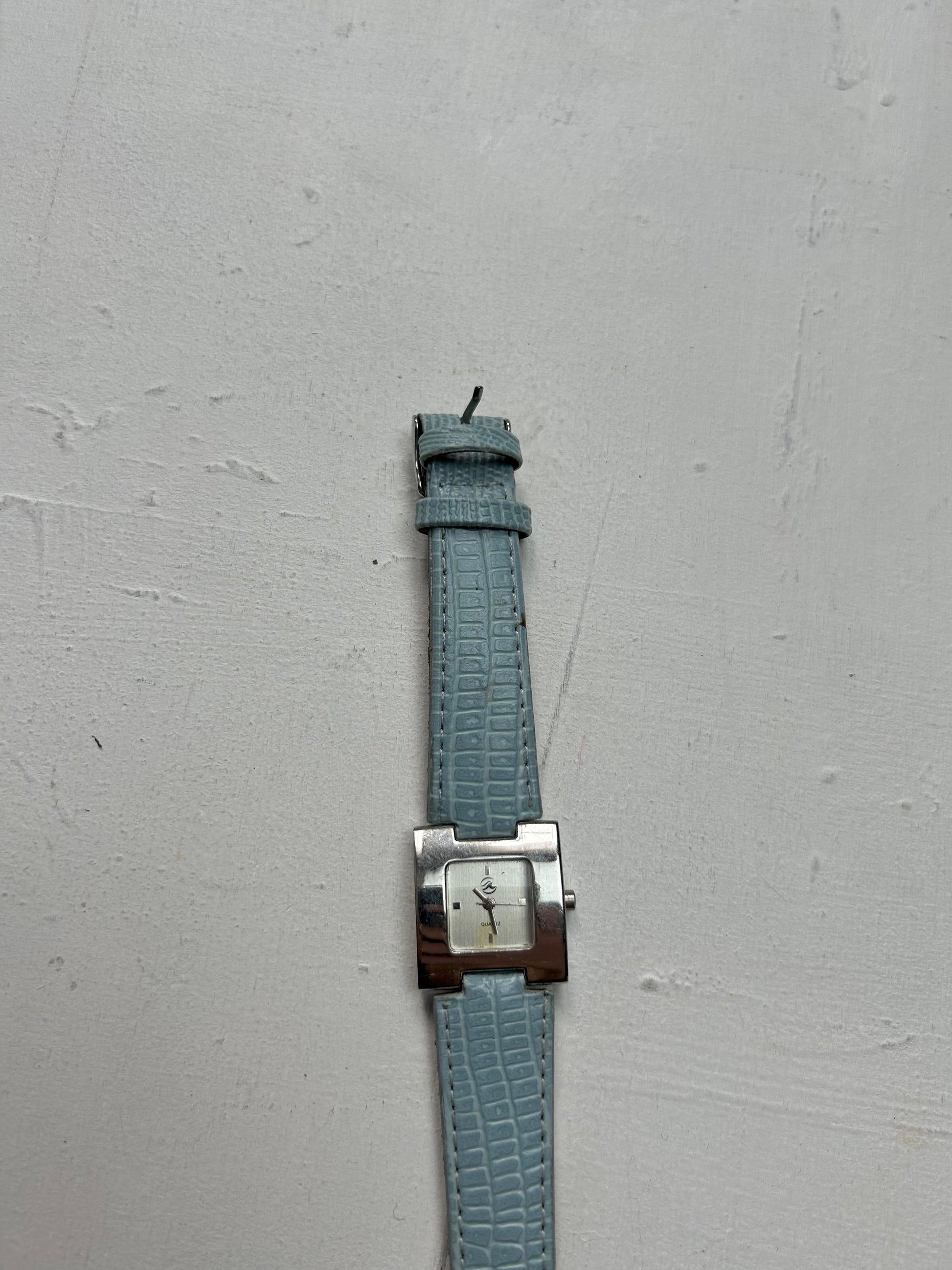 Vintage stainless steel blue leather silver watch jewelry