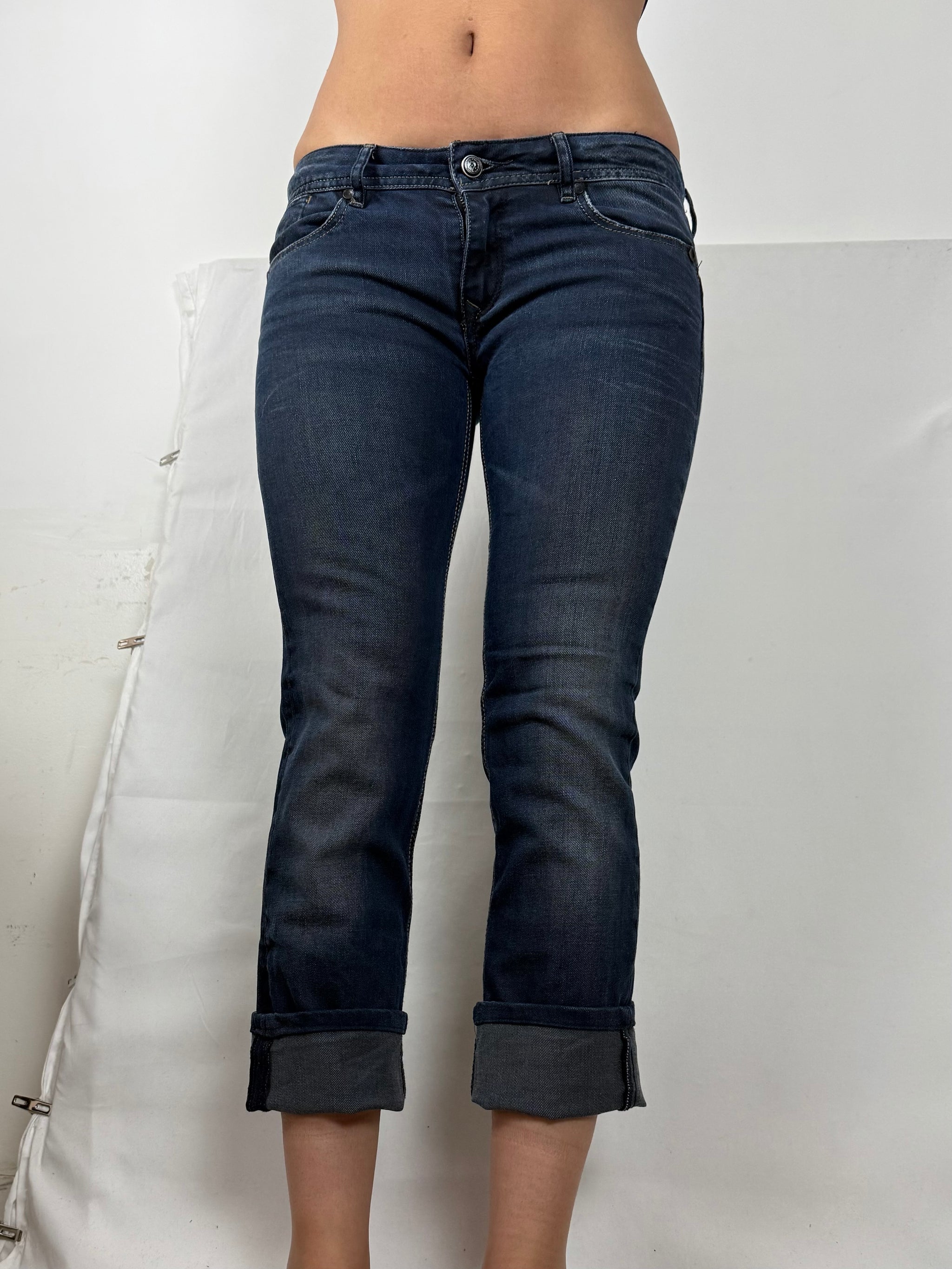 Navy denim low rise capri pants (M)