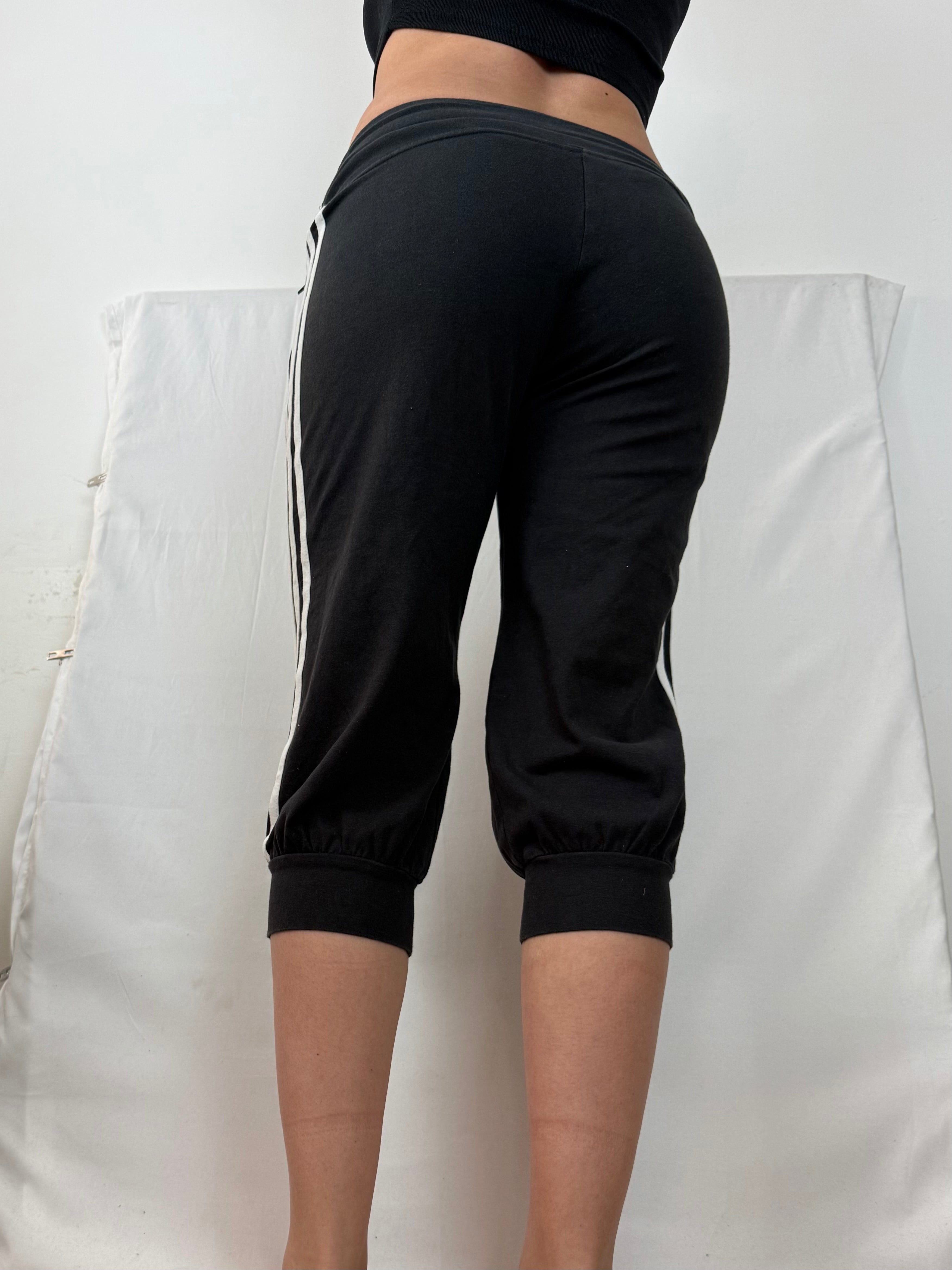 Black activewear low waist capri pants (S/M)
