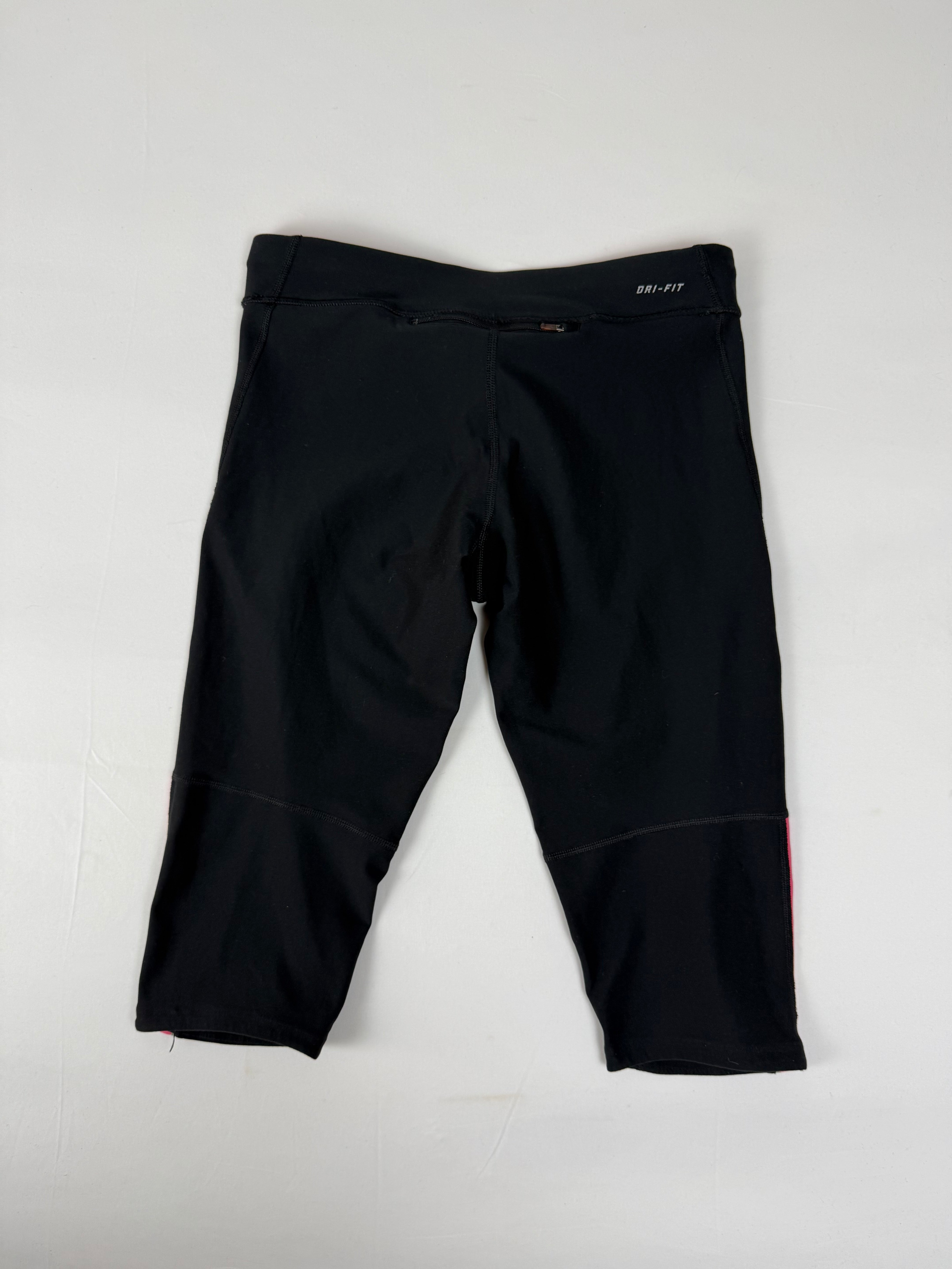 Black activewear low rise capri pants (M)