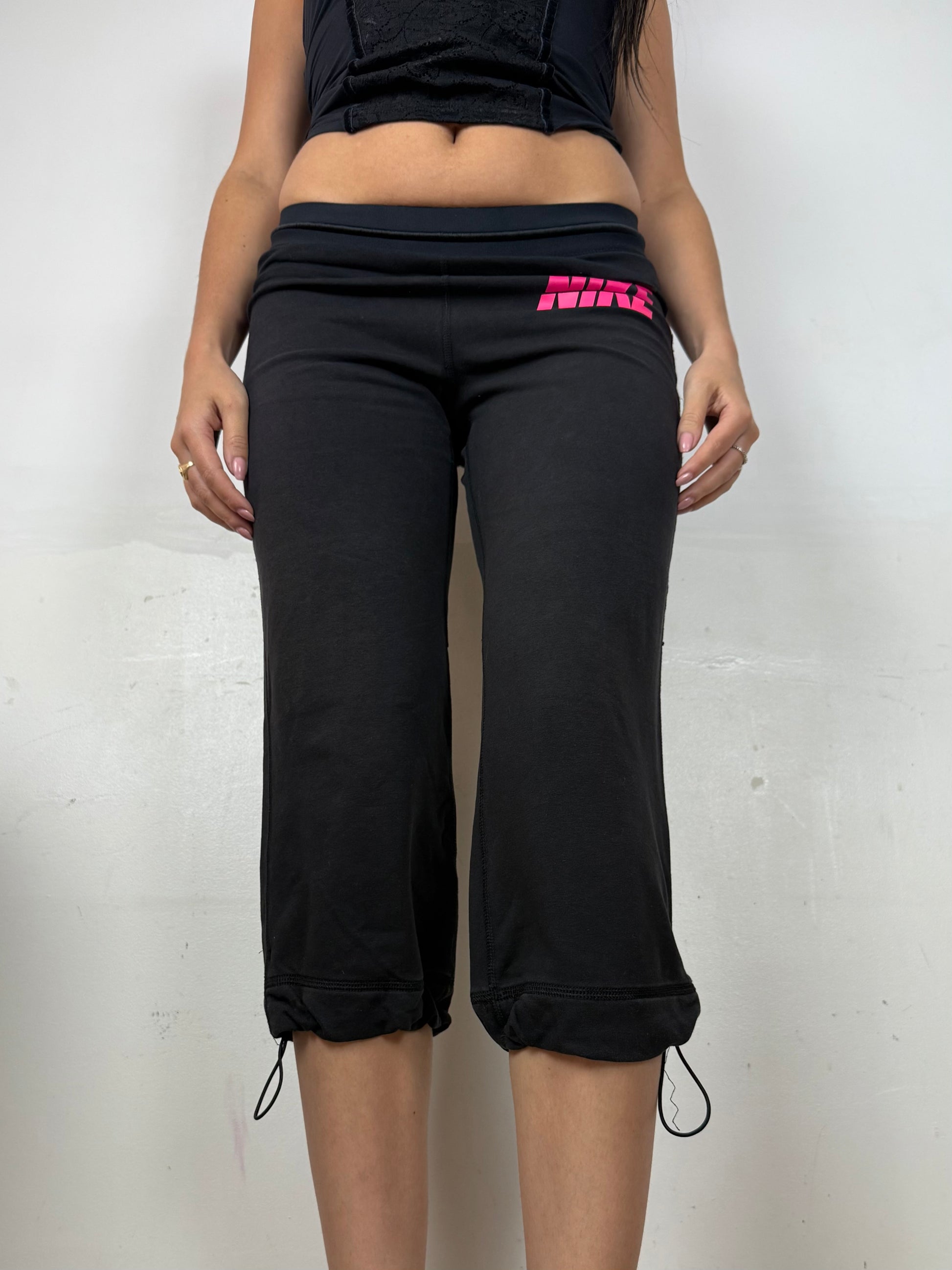 Black low rise capri cotton joggers pants (S)