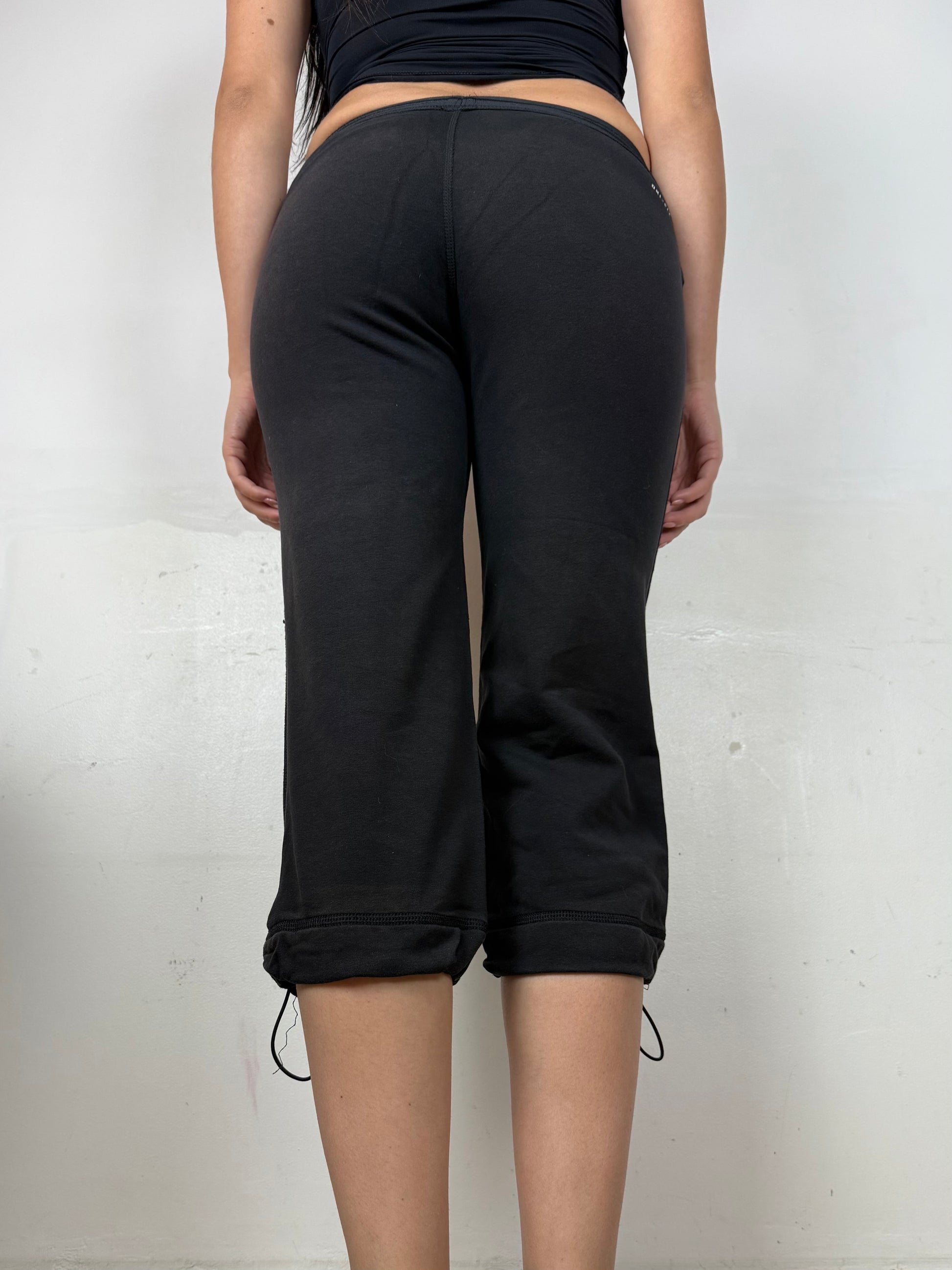 Black low rise capri cotton joggers pants (S)