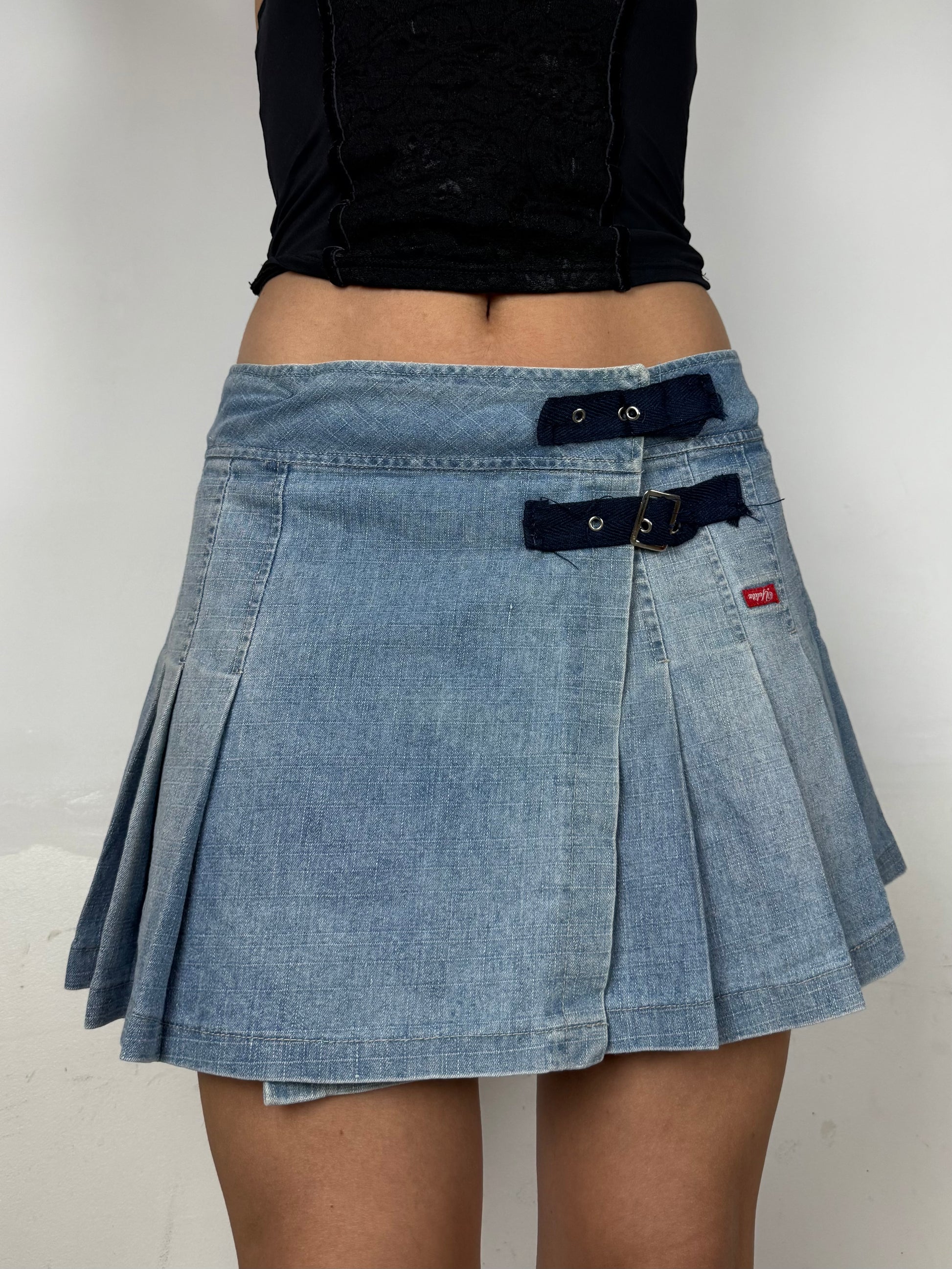 Blue denim low rise pleated mini skirt (S/M)