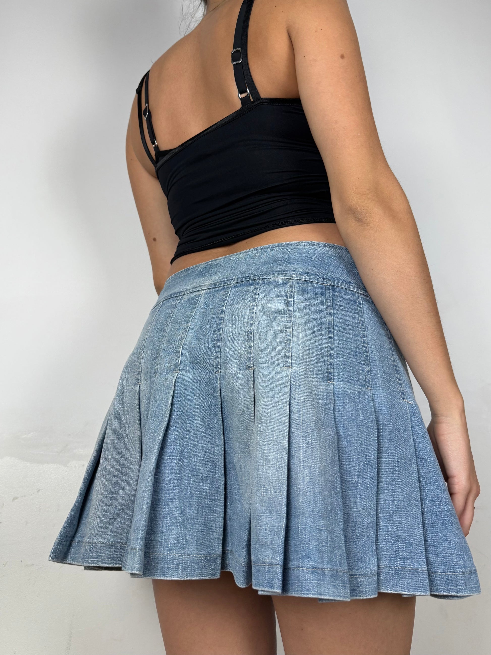 Blue denim low rise pleated mini skirt (S/M)