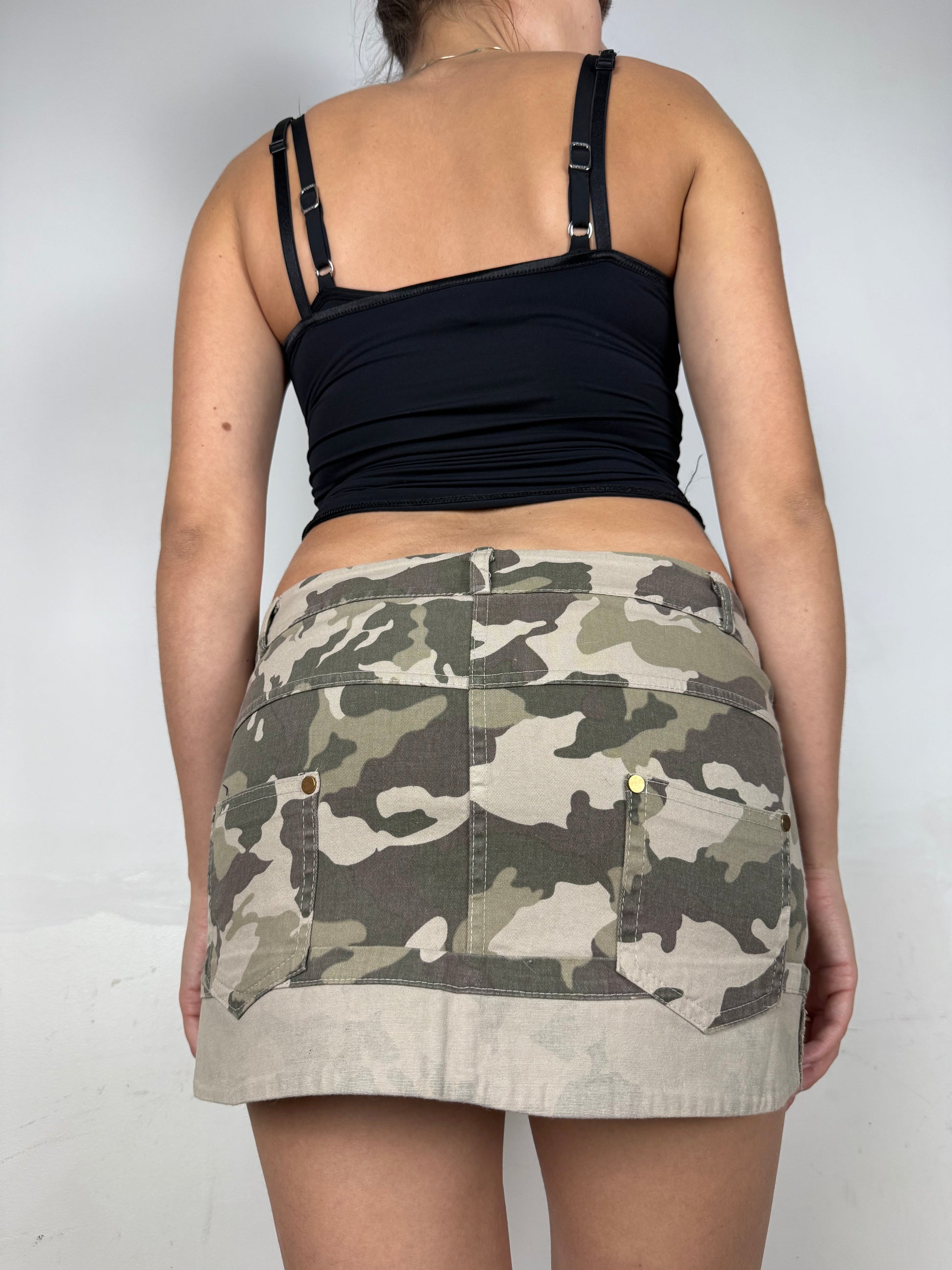 Khaki camo denim low rise mini skirt (M)