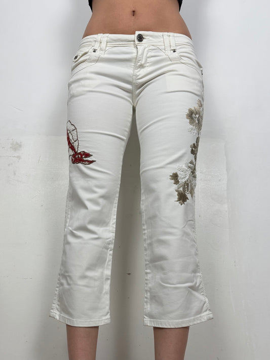 White low rise embroidered denim capri pants (M/L)