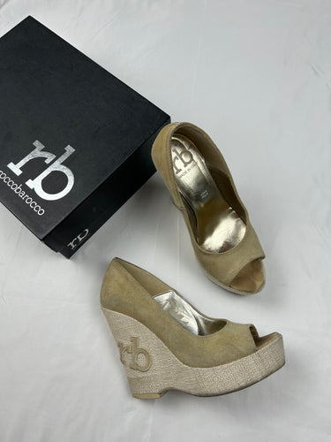 Beige suede wedge open toes heels (36)