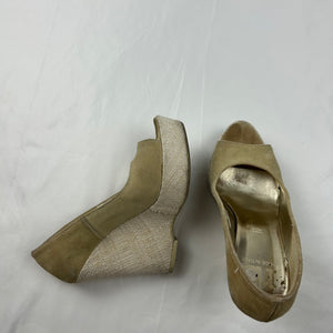Beige suede wedge open toes heels (36)