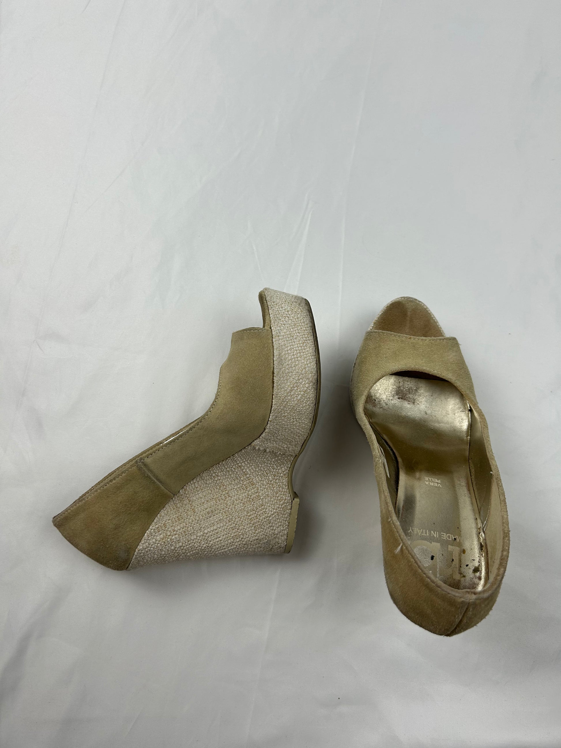 Beige suede wedge open toes heels (36)
