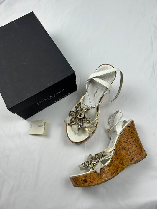 White flower appliquée real leather wedge heels (38)