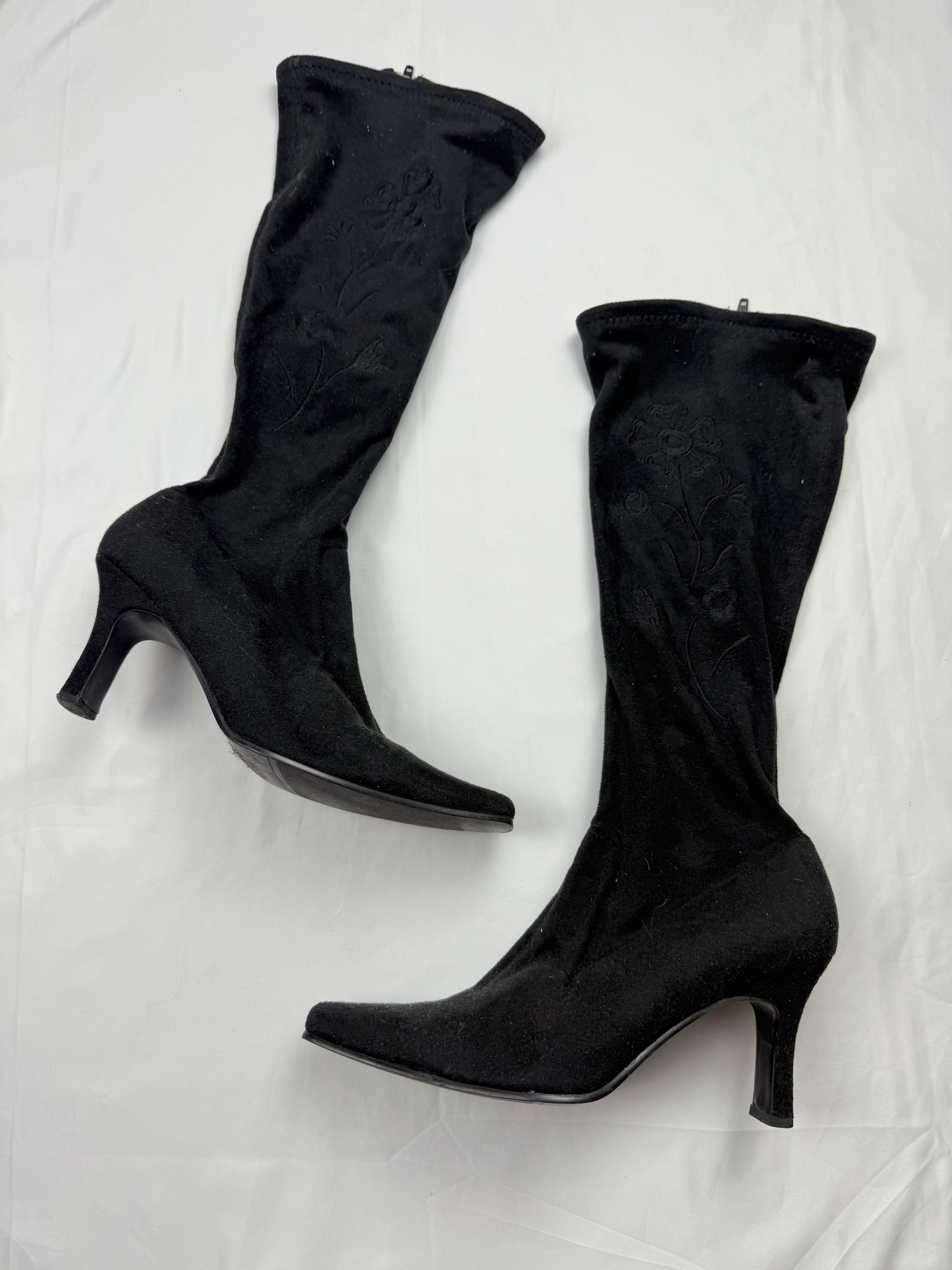 Black suede embroidered kitten heels boots (40)