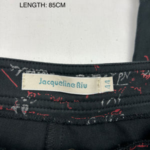 Black graphic mid rise capri pants (M)