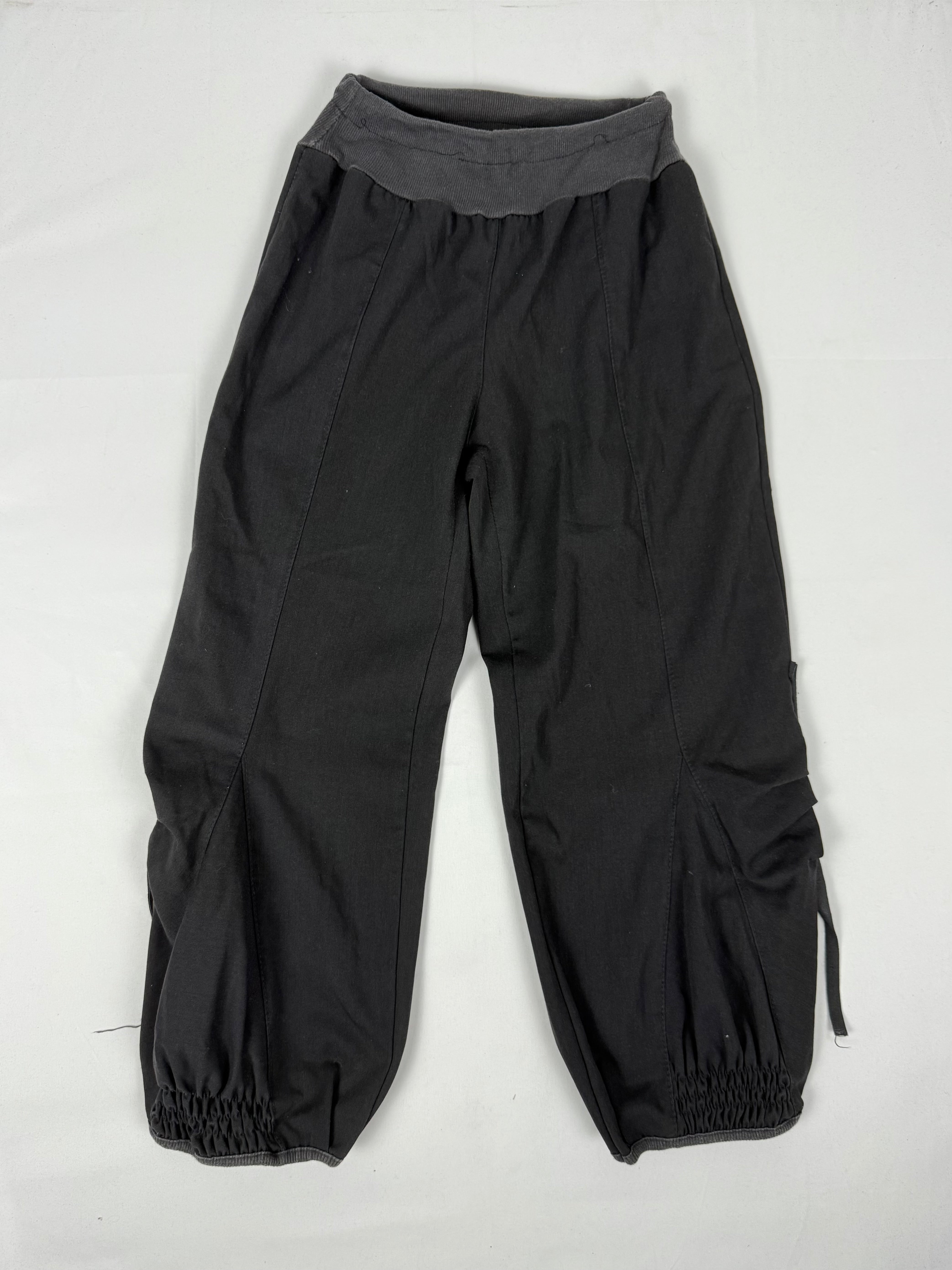 Black stretchy capri pants (S/M)