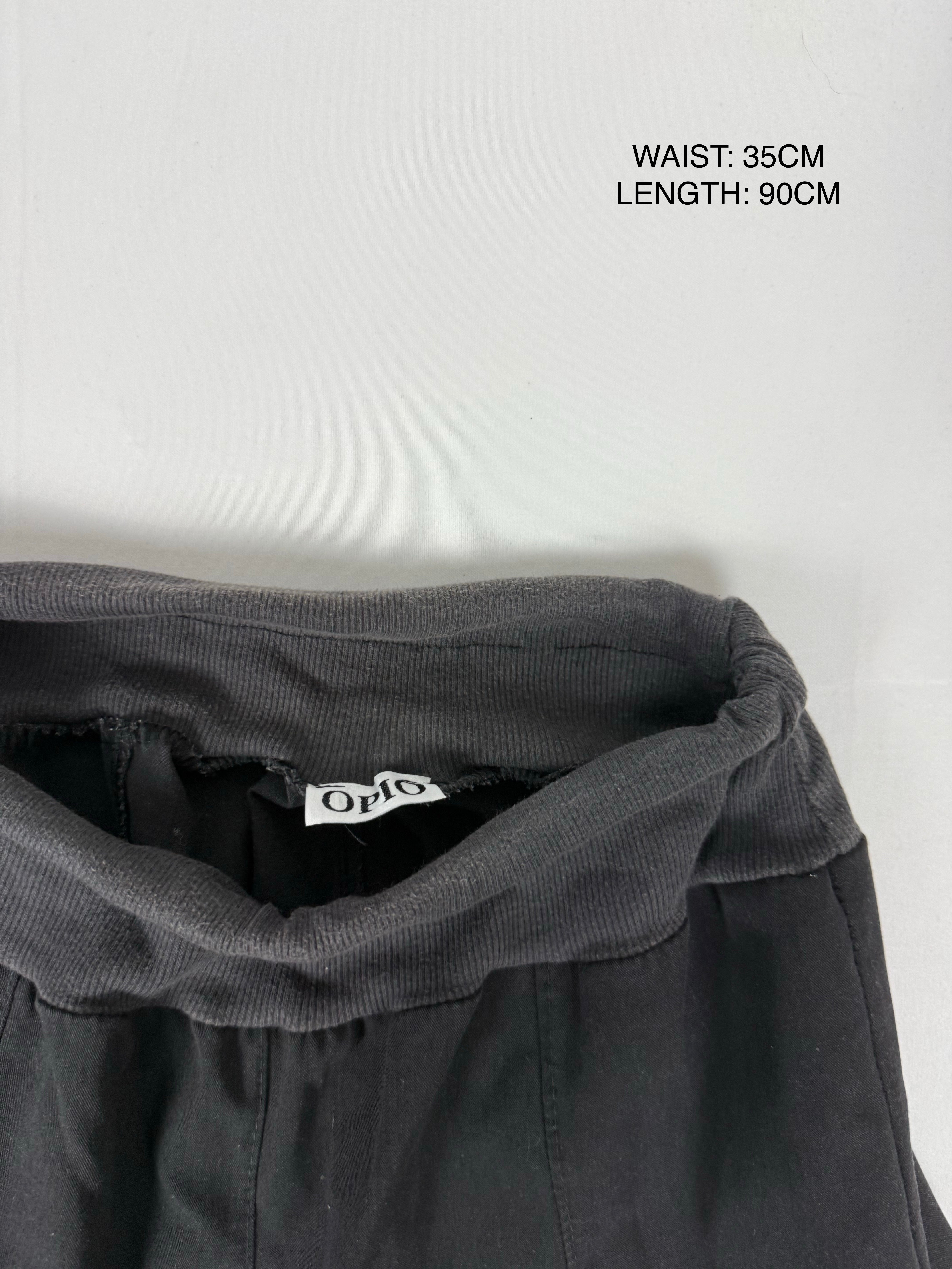 Black stretchy capri pants (S/M)
