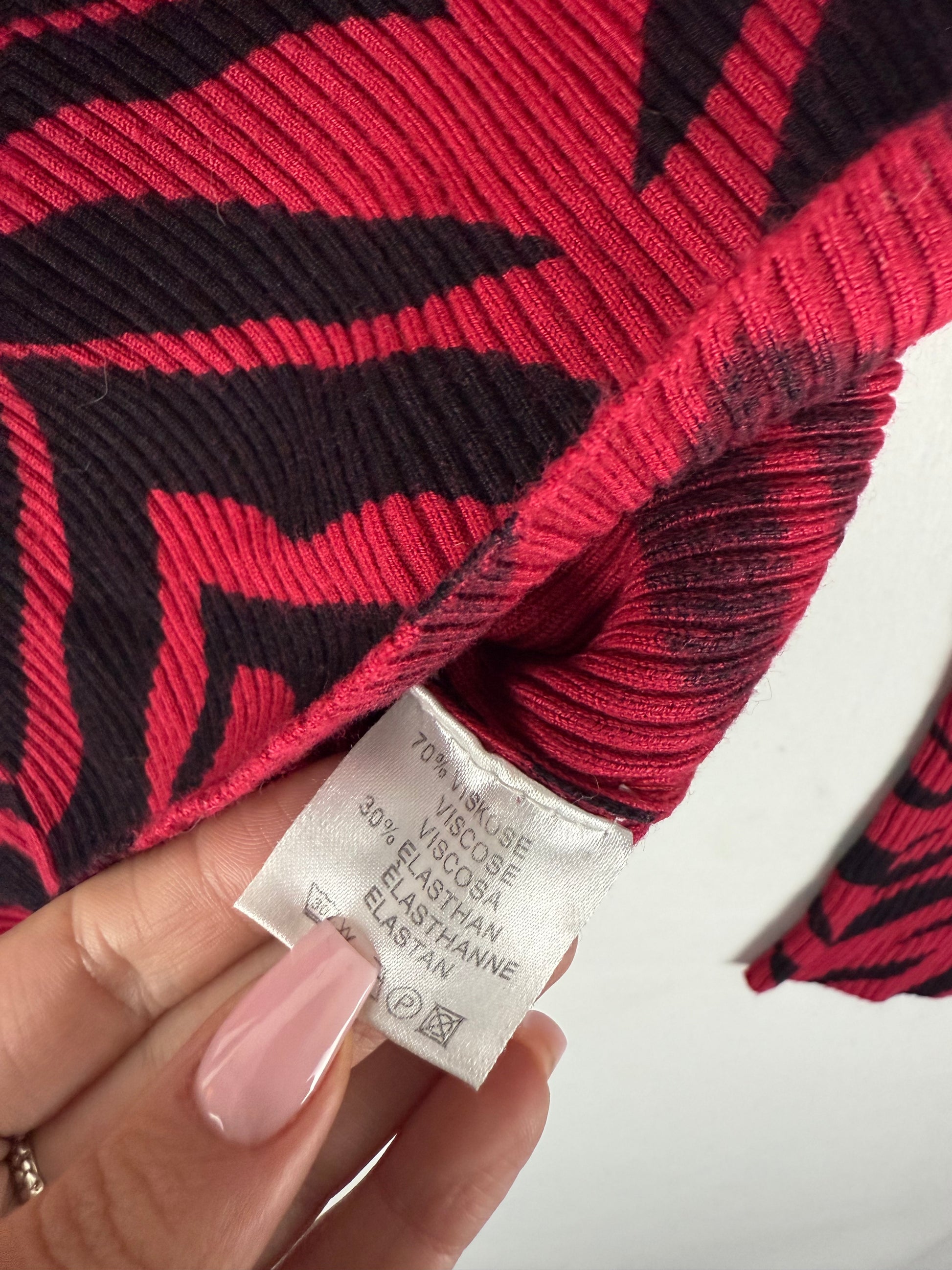 Red zebra print tight fit V neck jumper (XS/S)