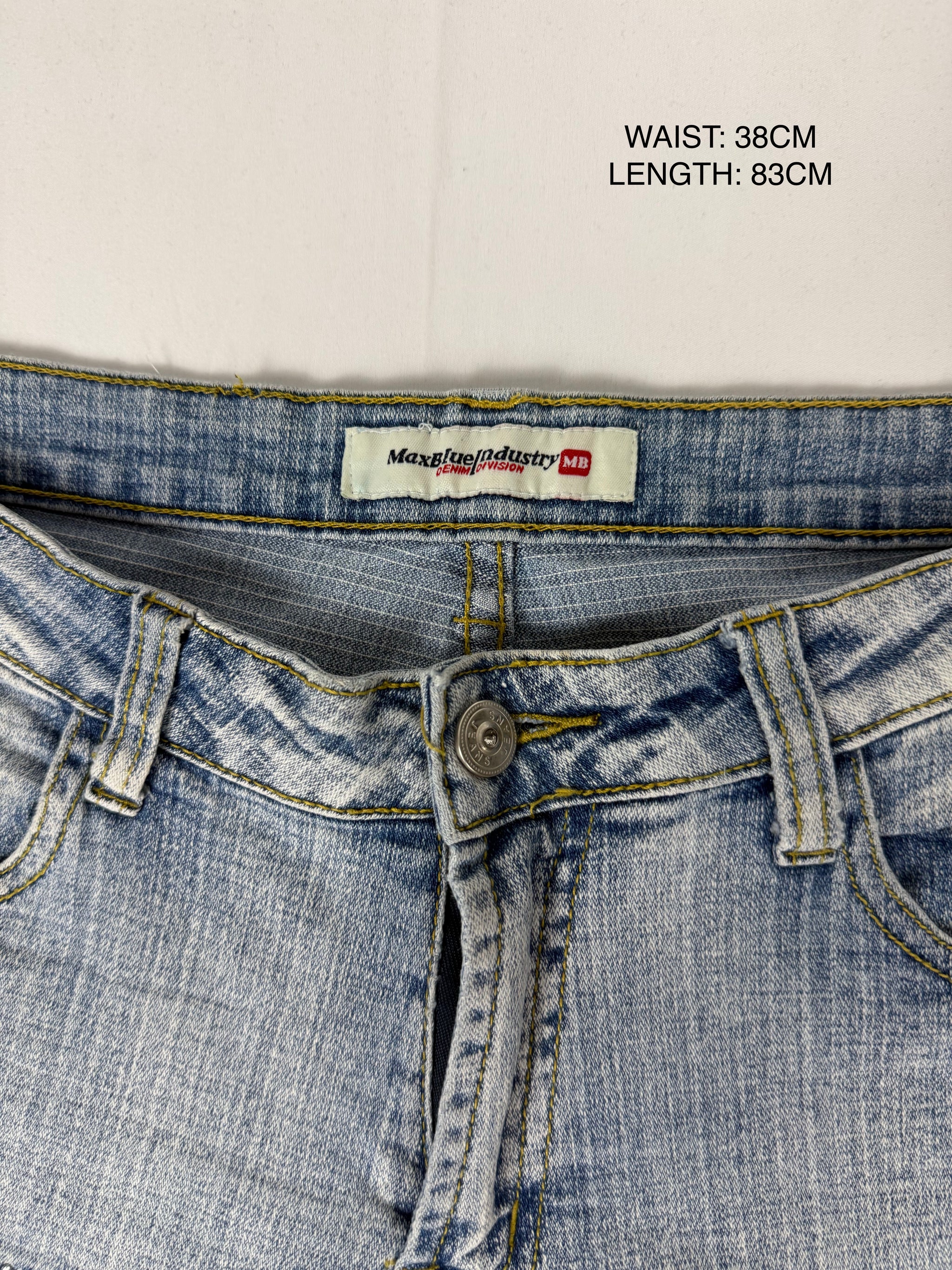 Blue denim low rise capri pants (M)