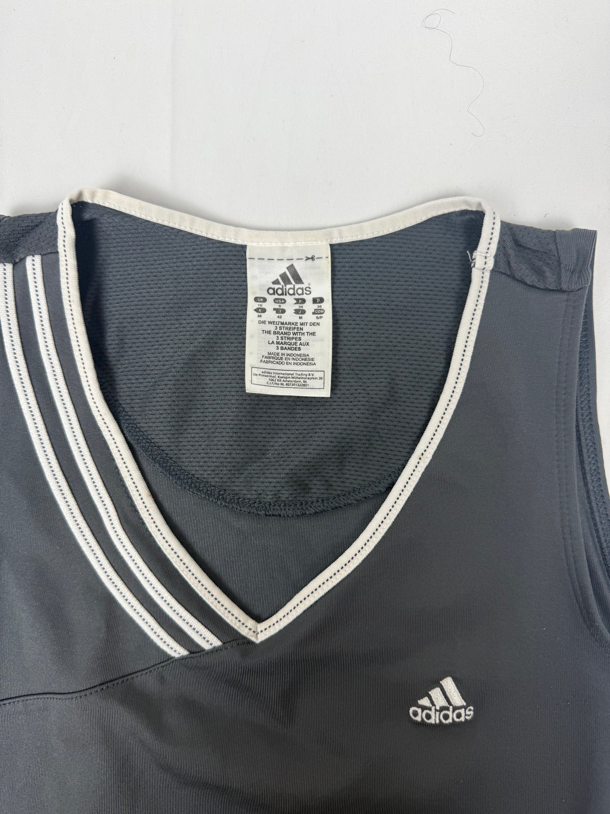 Grey V neck activewear top (M)